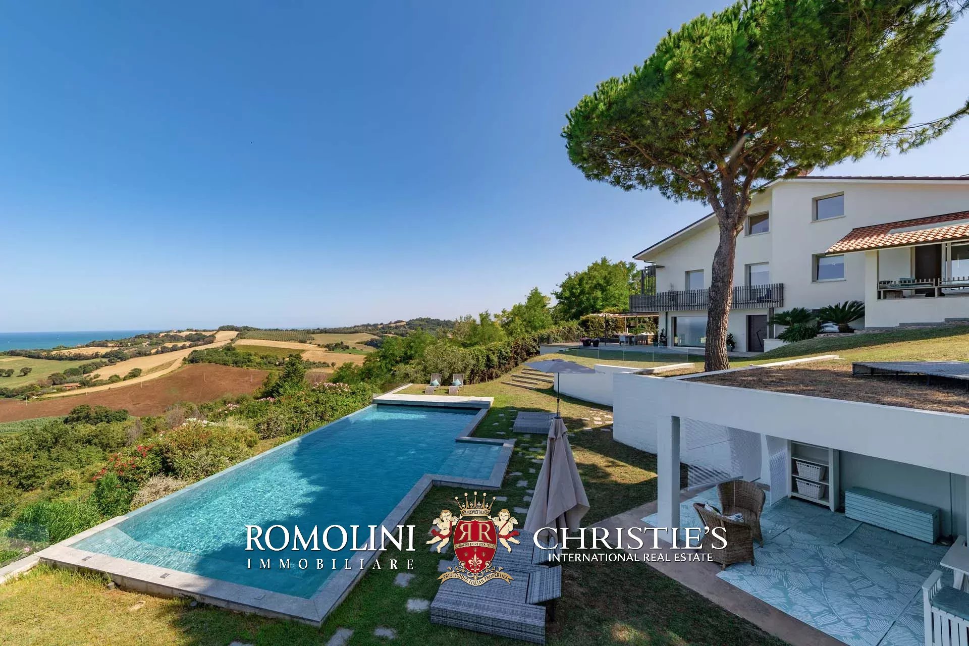 6 Bedroom Villa/Townhouse's Image 11