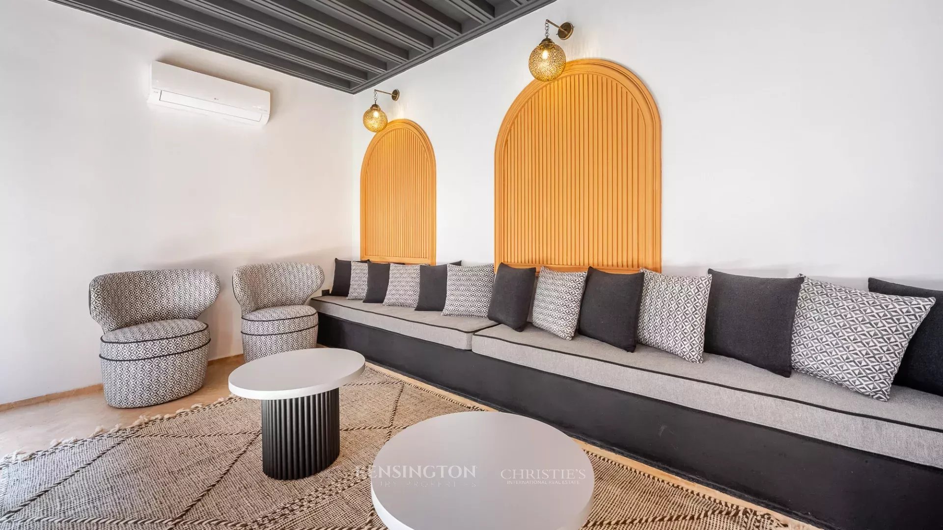 5 Bedroom Villa/Townhouse's Image 6