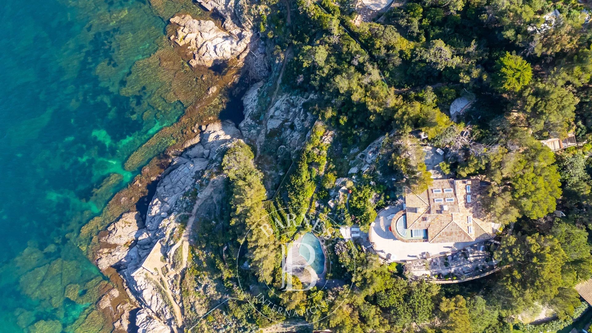 SAINT-TROPEZ - LES  PARCS - VILLA PIED DANS L'EAU