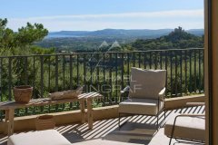 Contemporary villa with sea view and Château de Grimaud — photo 5 of 7