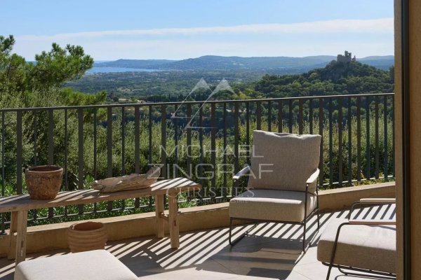 Contemporary villa with sea view and Château de Grimaud — photo 5