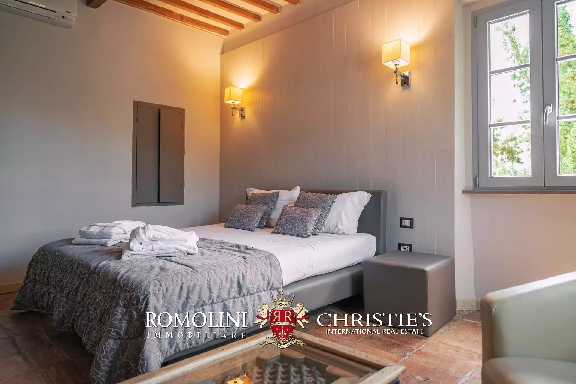8 Bedroom Villa/Townhouse's Image 57