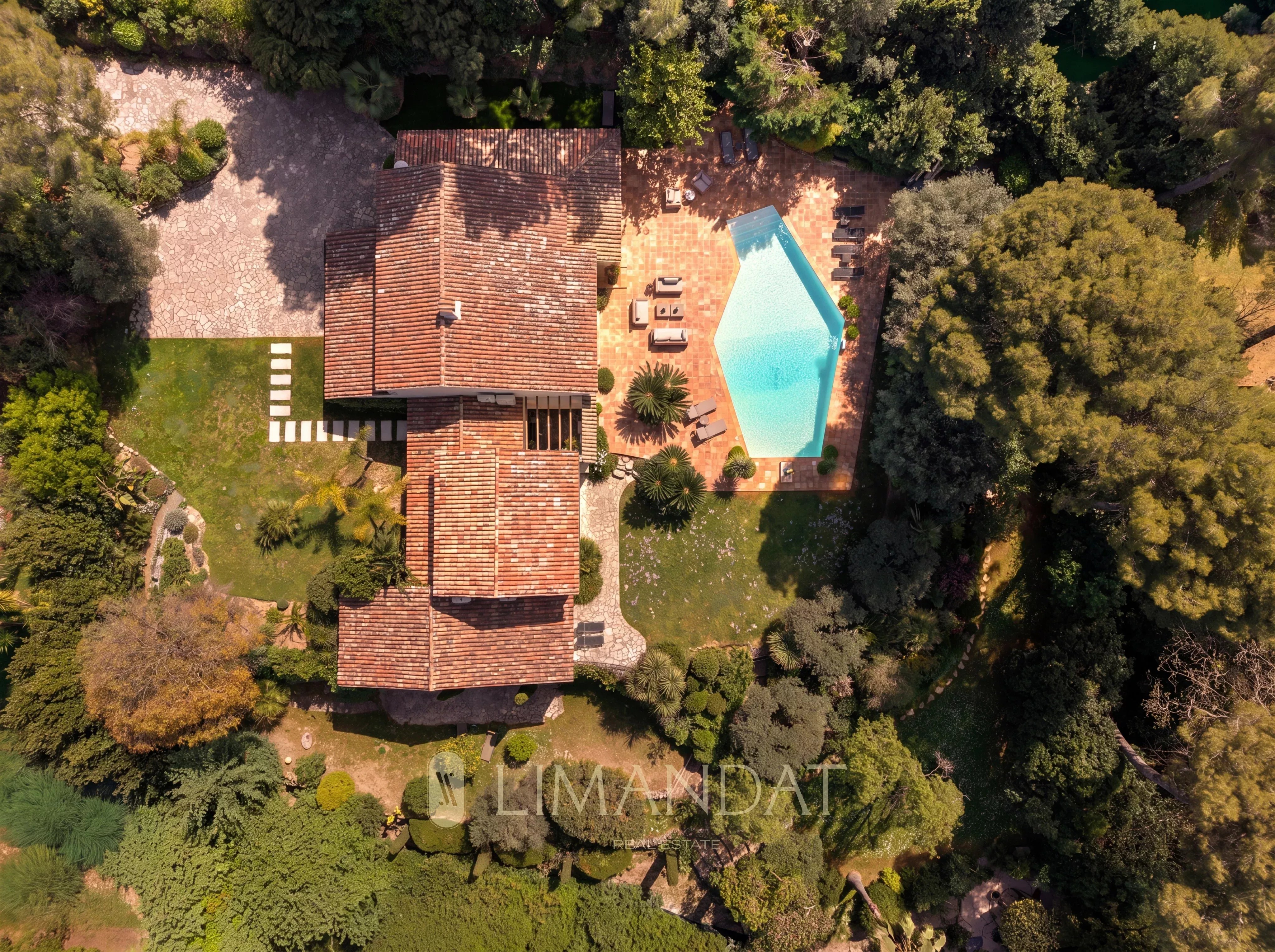 Location longue durée | Mougins – Villa néo-provençale 5 suites, piscine, parc paysager 3 500 m²
