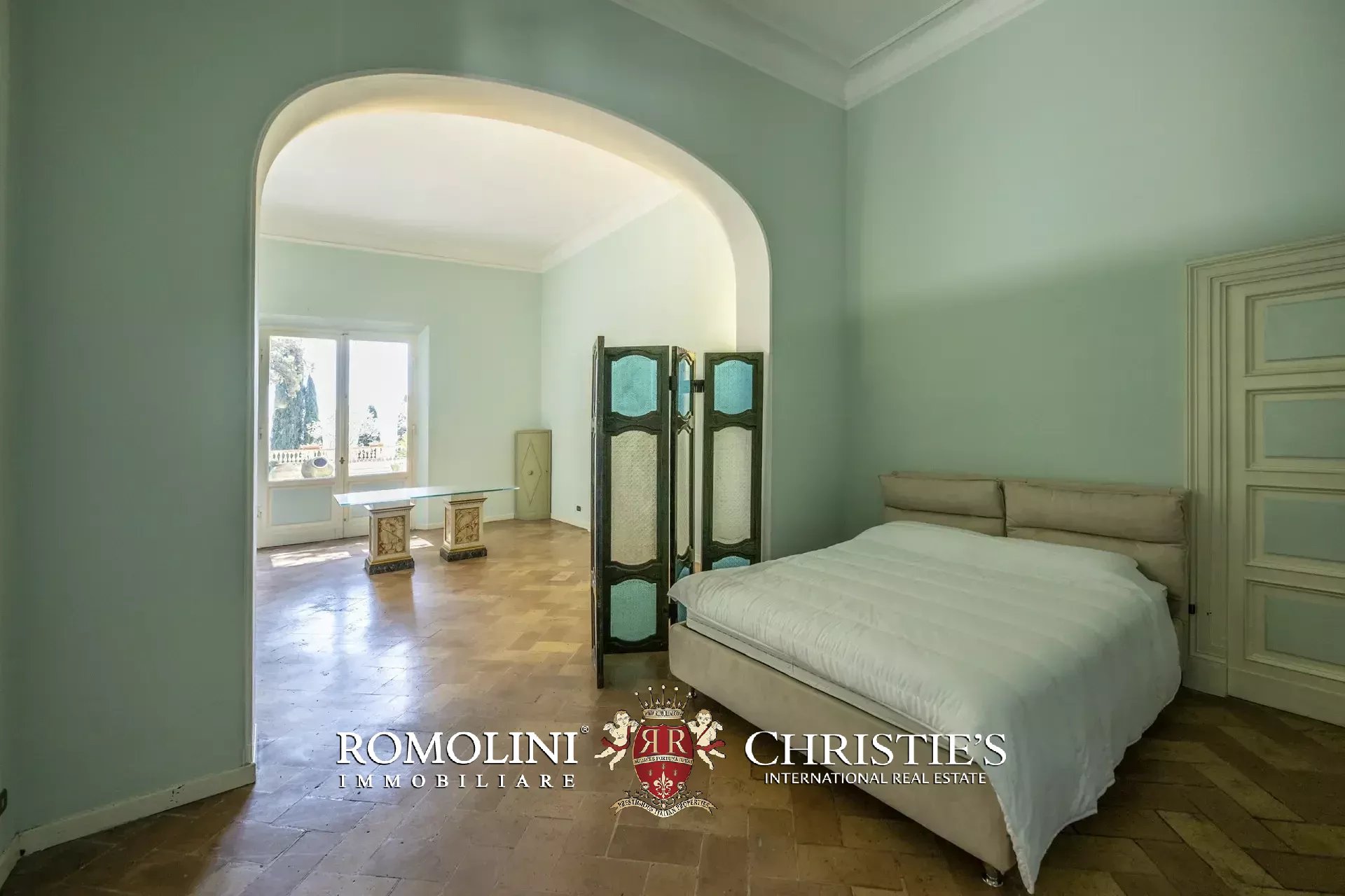 8 Bedroom Villa/Townhouse's Image 39