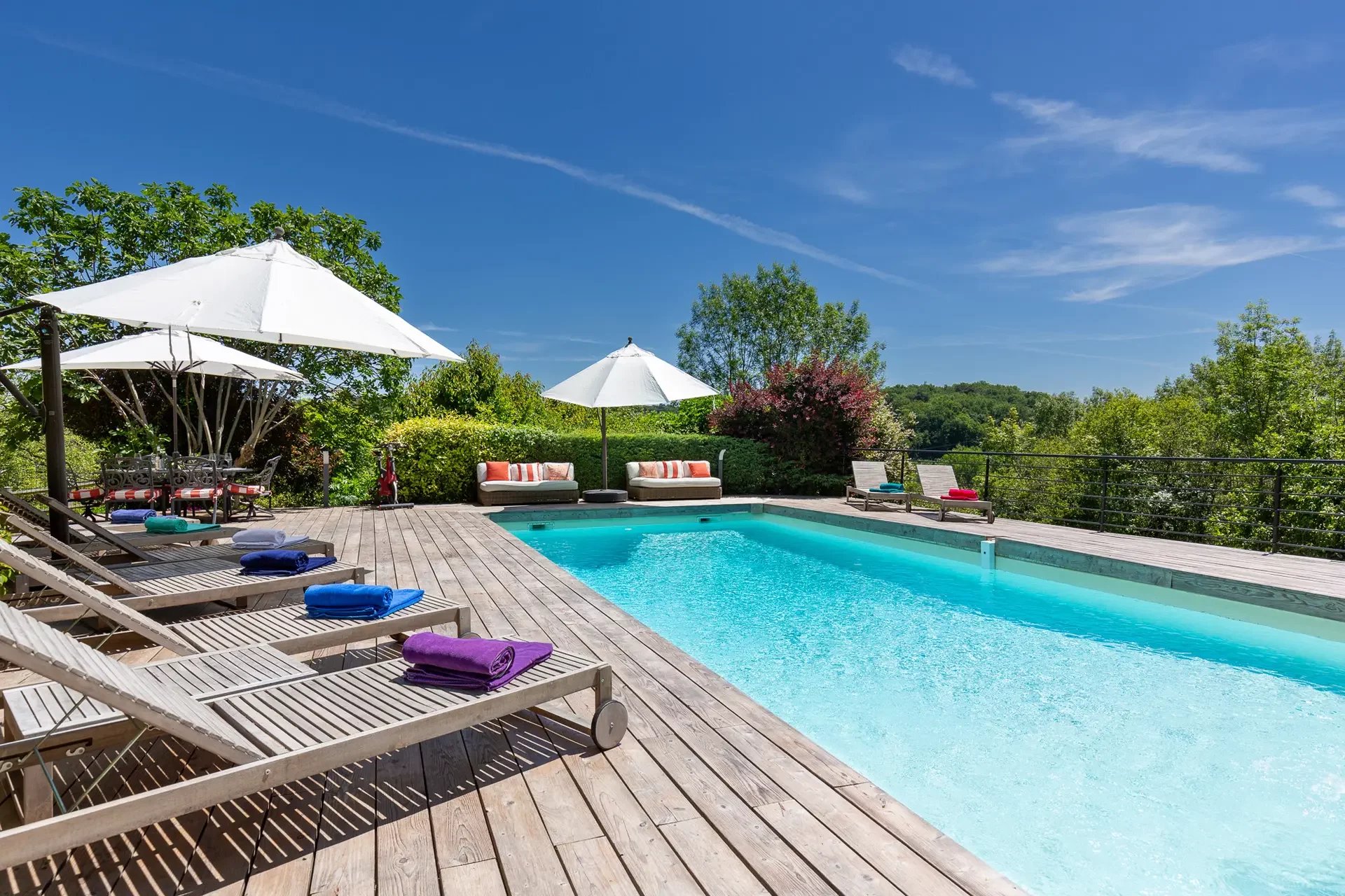 SCHLOSS MIT POOL UND TENNISPLATZ IN BORDEAUX ZU VERKAUFEN