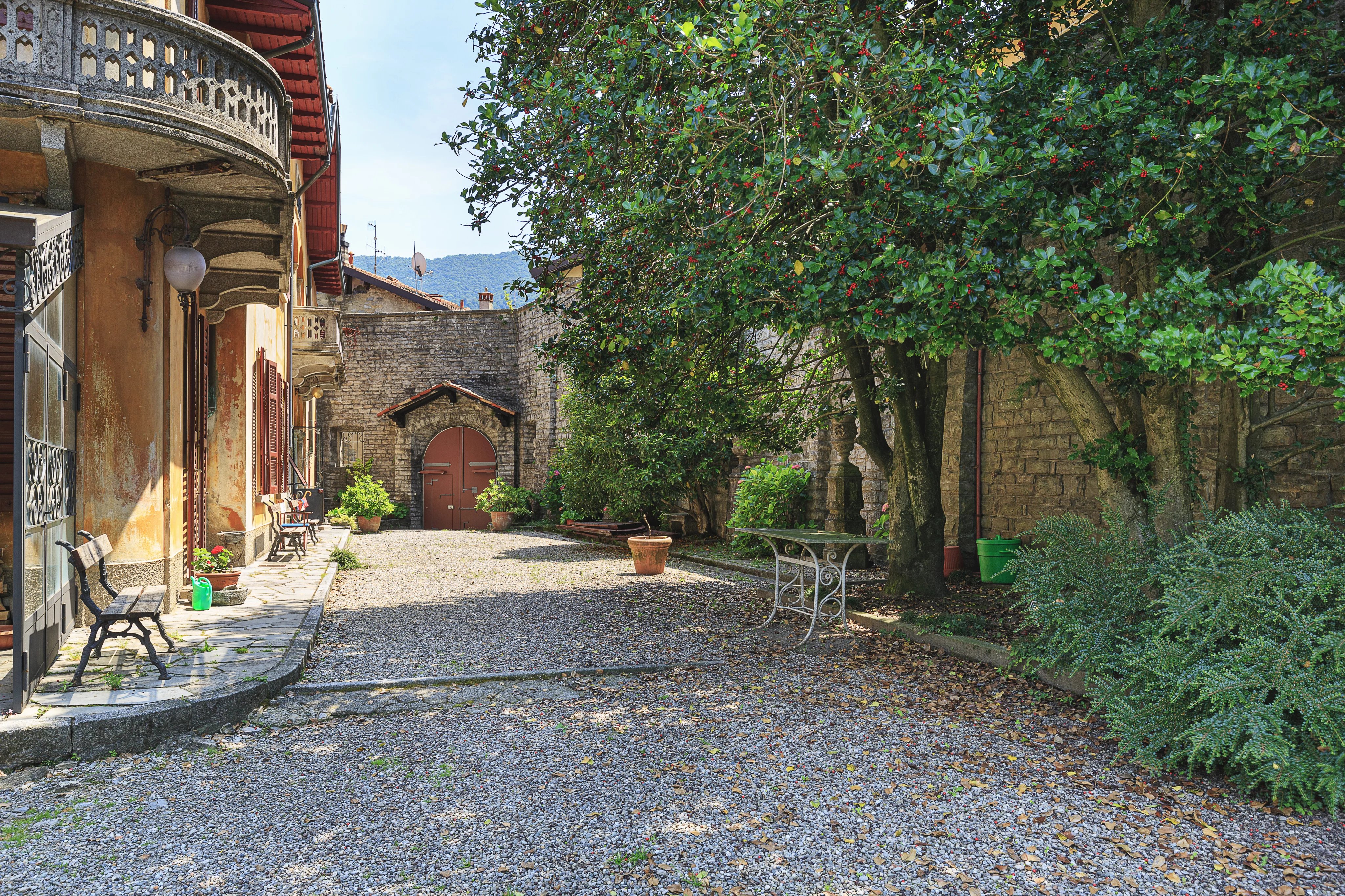 Villa D'Epoca with 7500 park - picture 24 title=