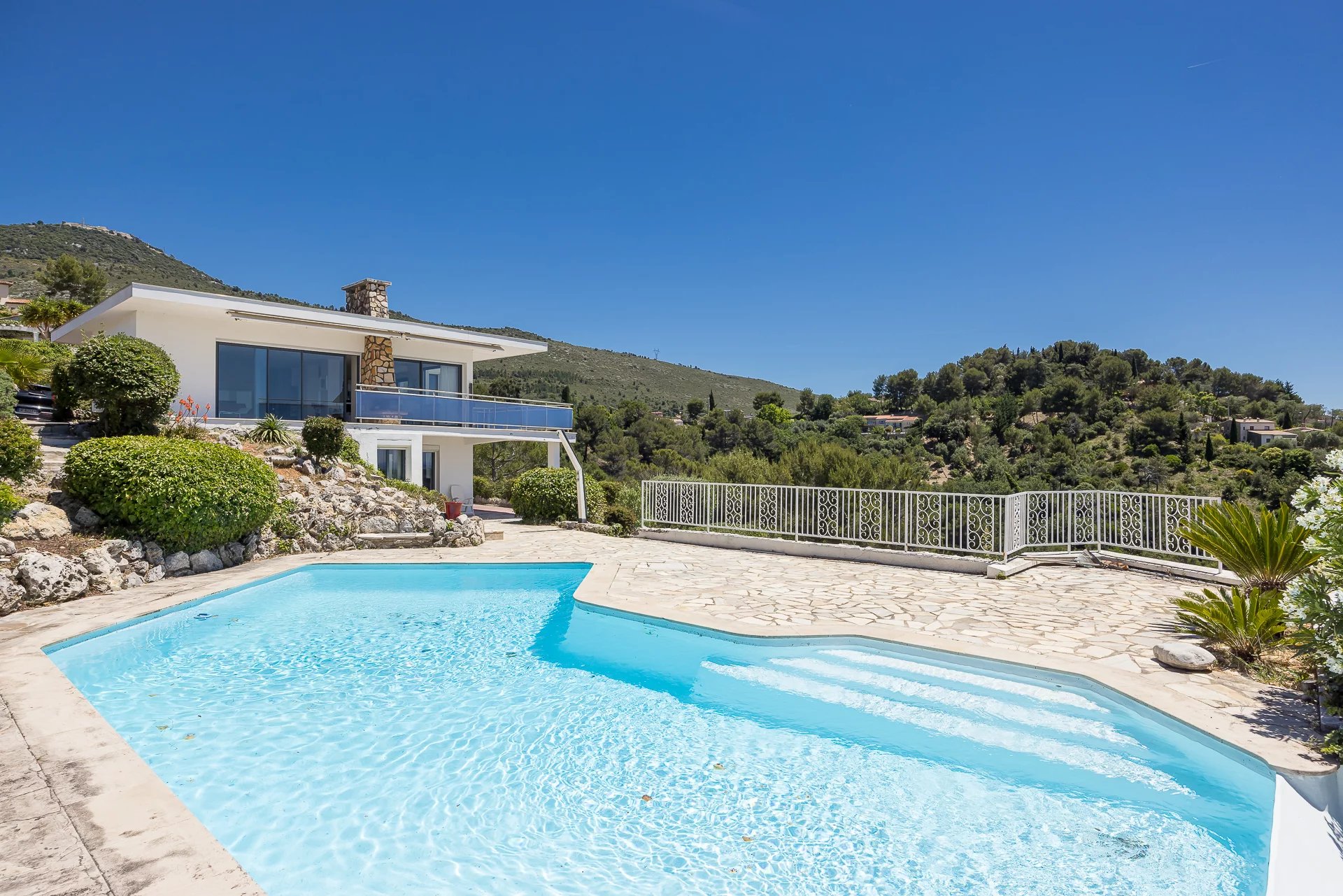 Proche Nice - Colomars - Superbe propriété de caractère avec vue panoramique exceptionnelle