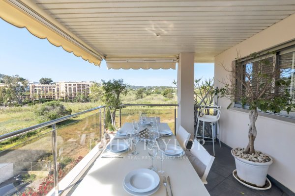 Renovated 3-bedroom apartment in Santa Eulalia, Ibiza — photo 4