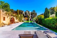 Mougins - renovated Provencal house with sea view — photo 3 of 7
