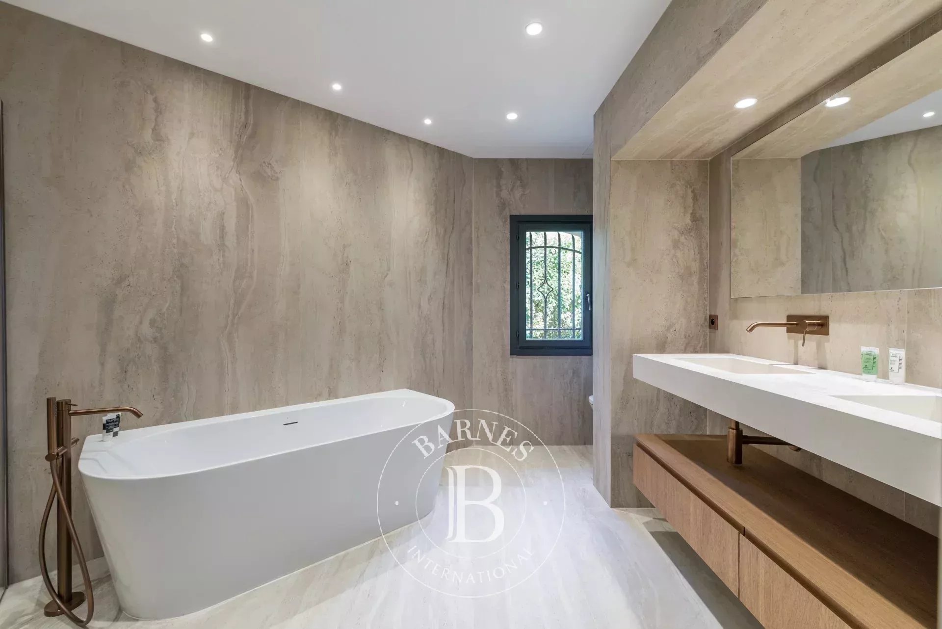 Ev Mougins - picture 12