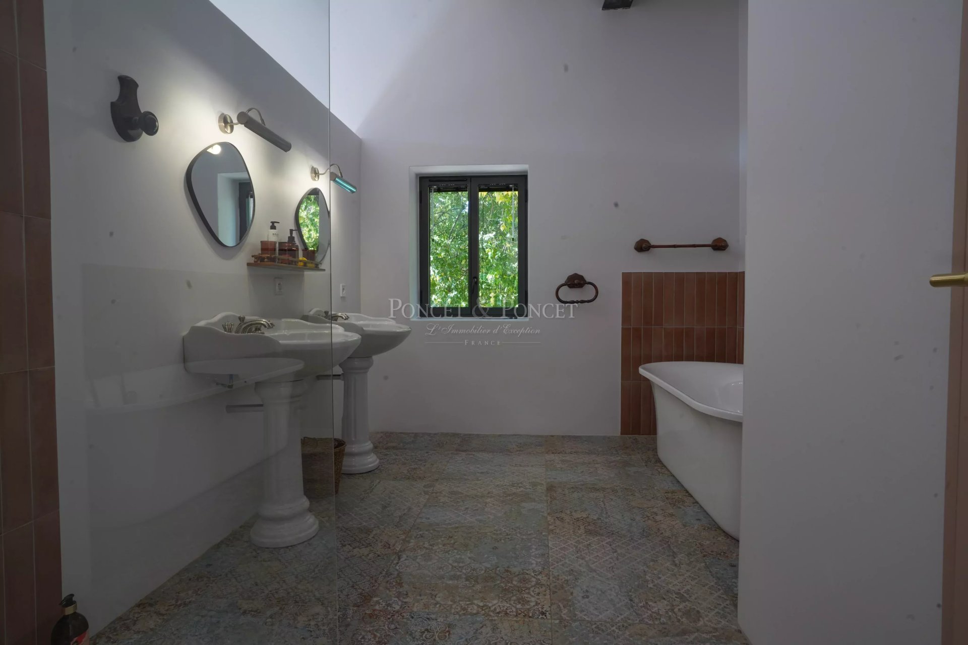 15 Bedroom Villa/Townhouse's Image 16