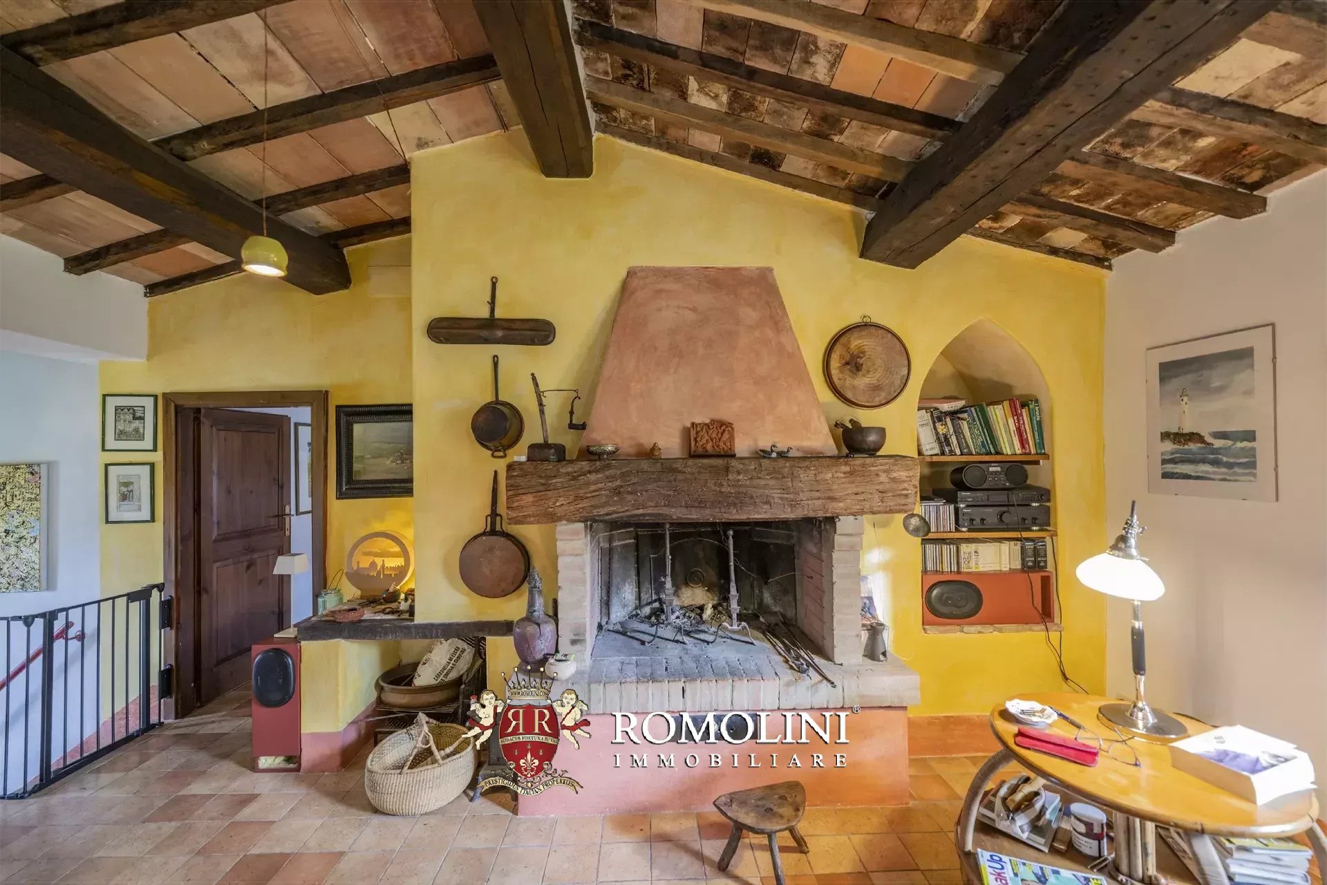 RUSTIC FARMHOUSE WITH POOL FOR SALE IN MOUNT AMIATA, MAREMMA
