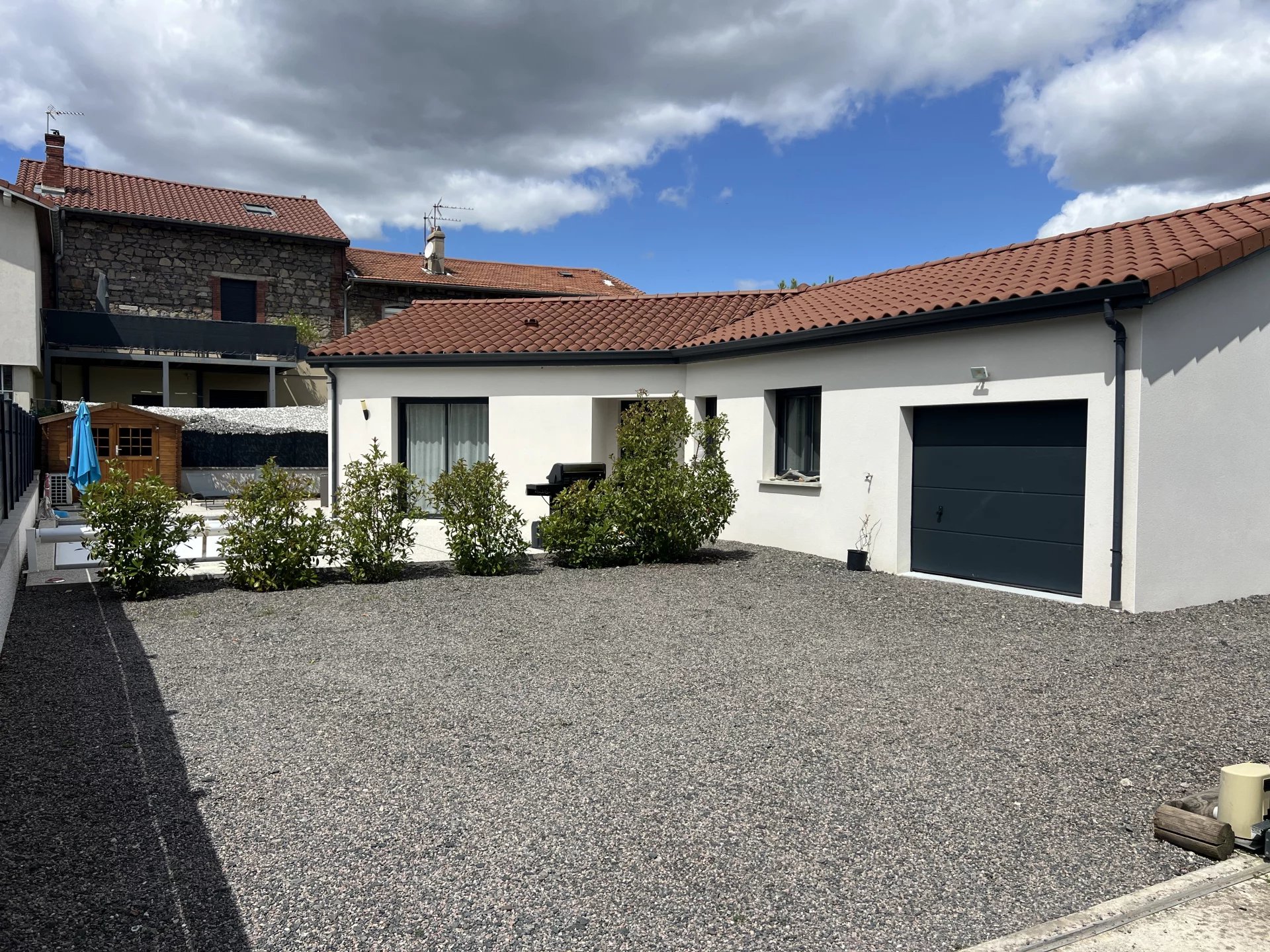 Très belle Maison individuelle récente à deux pas du centre bourg de Villars
