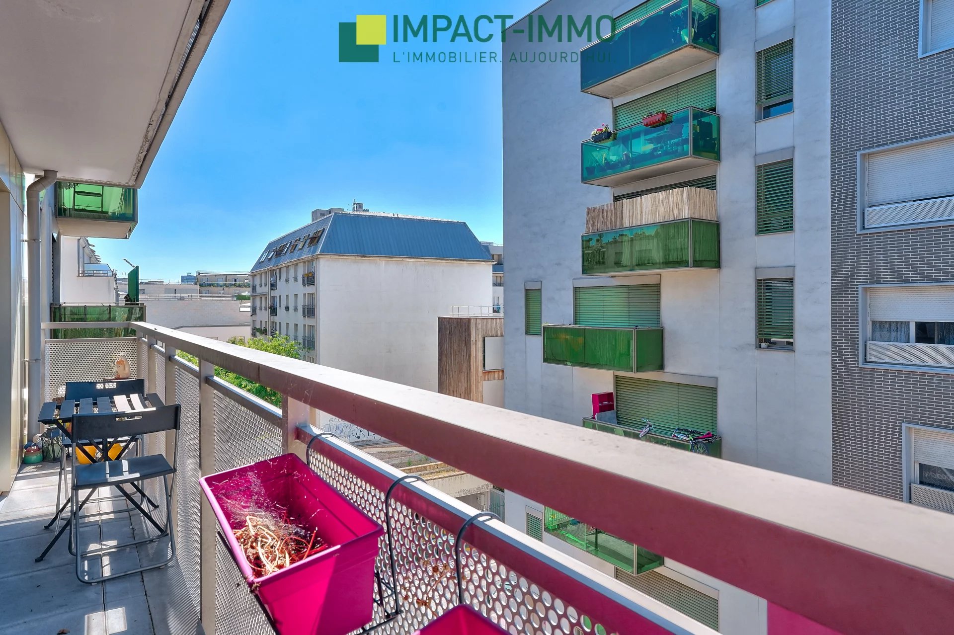 3 PIECES  BON ETAT AVEC BALCON !