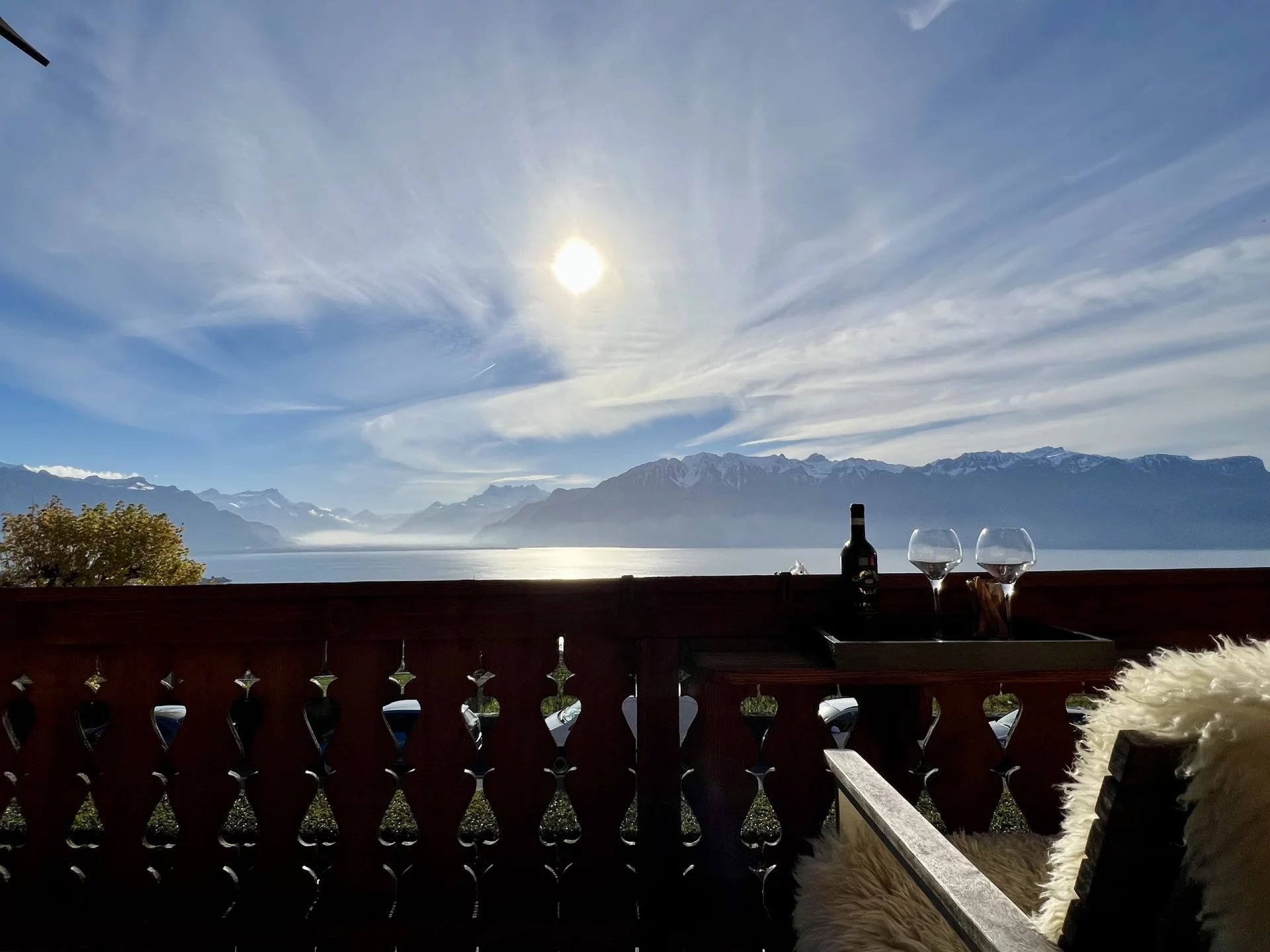 Chardonne : Splendide Chalet rénovée avec annexe habitable, vue spectaculaire!