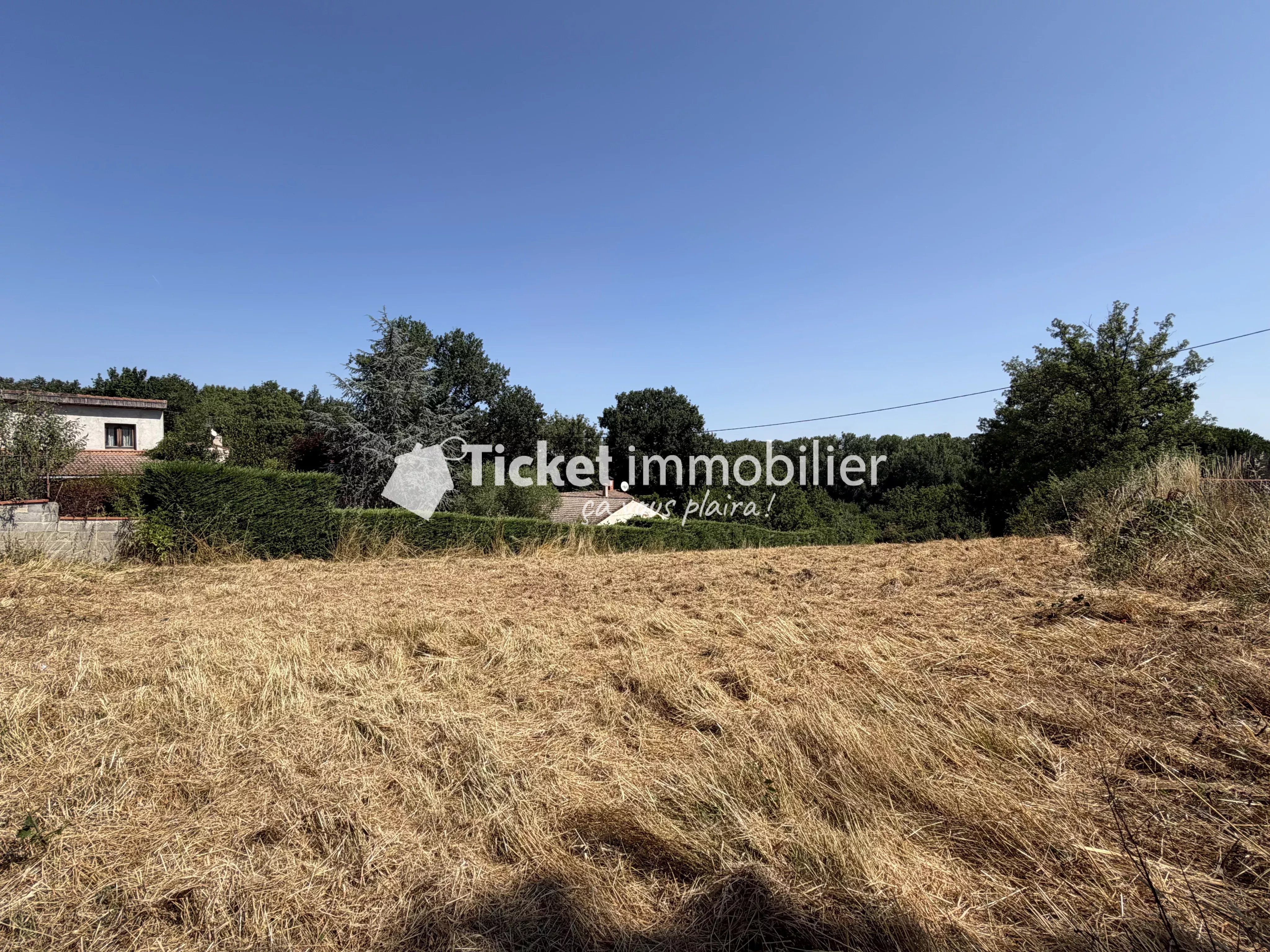 TERRAIN CONSTRUCTIBLE 900m2 DAUX NON VIABILISE LIBRE DE CONSTRUCTEUR — photo 3