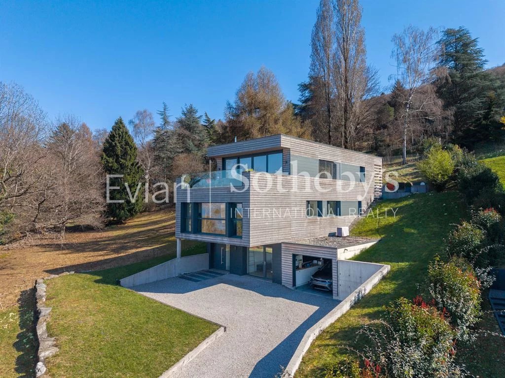 EVIAN VILLA CONTEMPORAINE AVEC VUE LAC PANORAMIQUE, AU CALME.