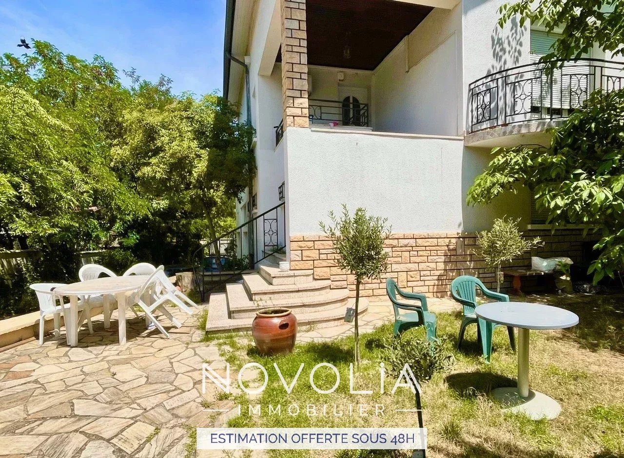Achat Maison Surface de 397 m�/ Total carrez : 216 m�, 9 pi�ces, V�nissieux (69200)