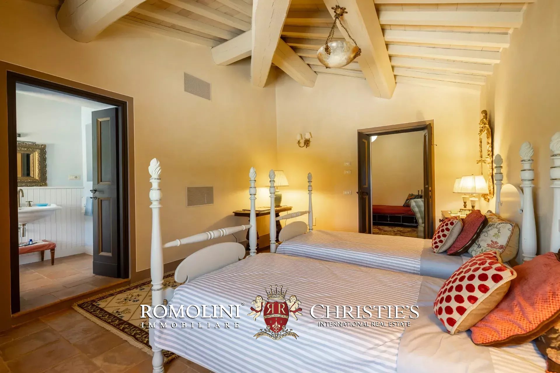 6 Bedroom Villa/Townhouse's Image 104