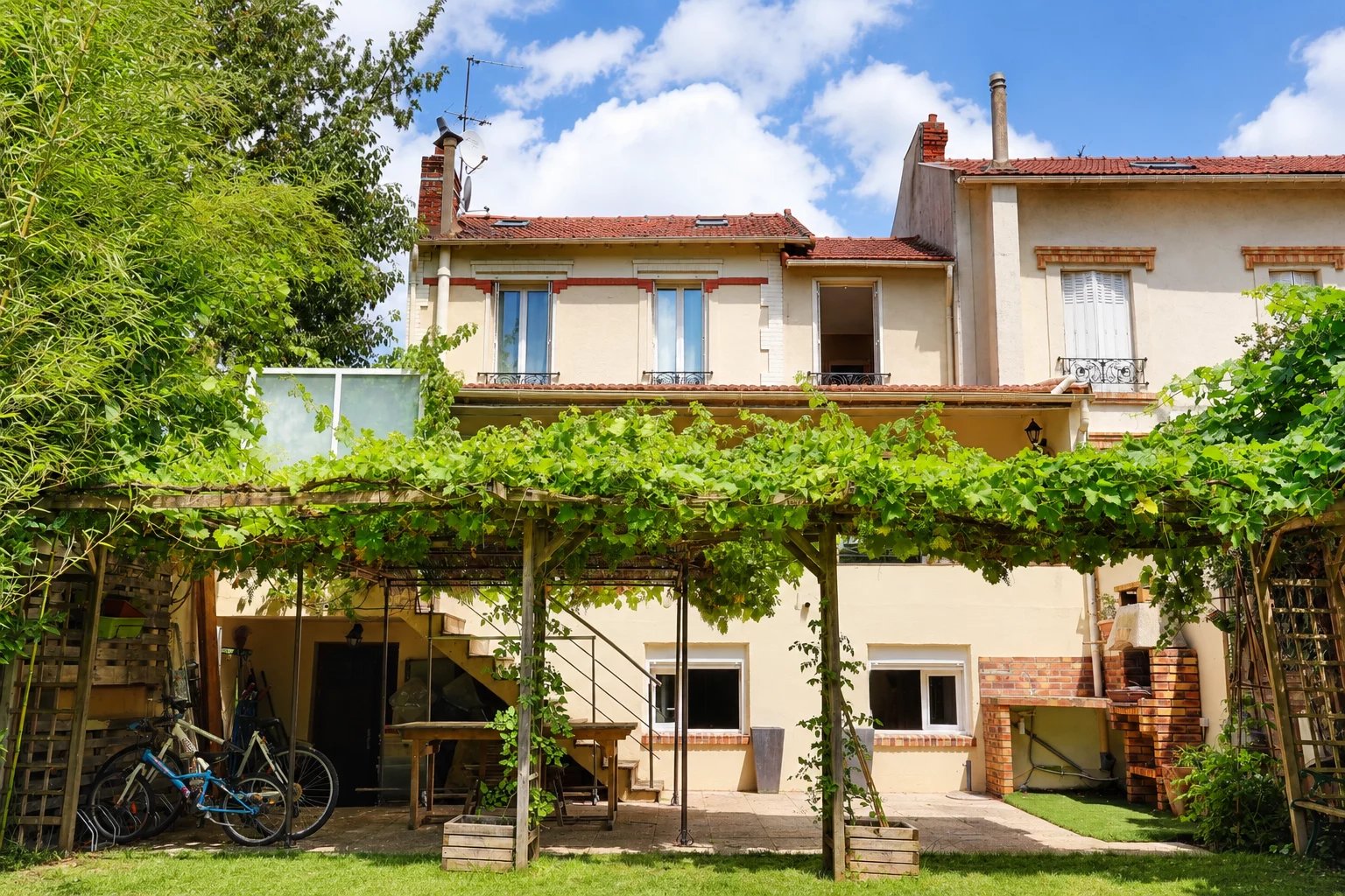 MAISON - 8 PIÈCES - COLOMBES - Image 1