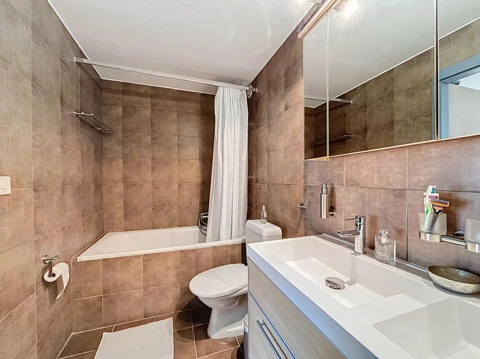 Appartement rénové au centre de la station