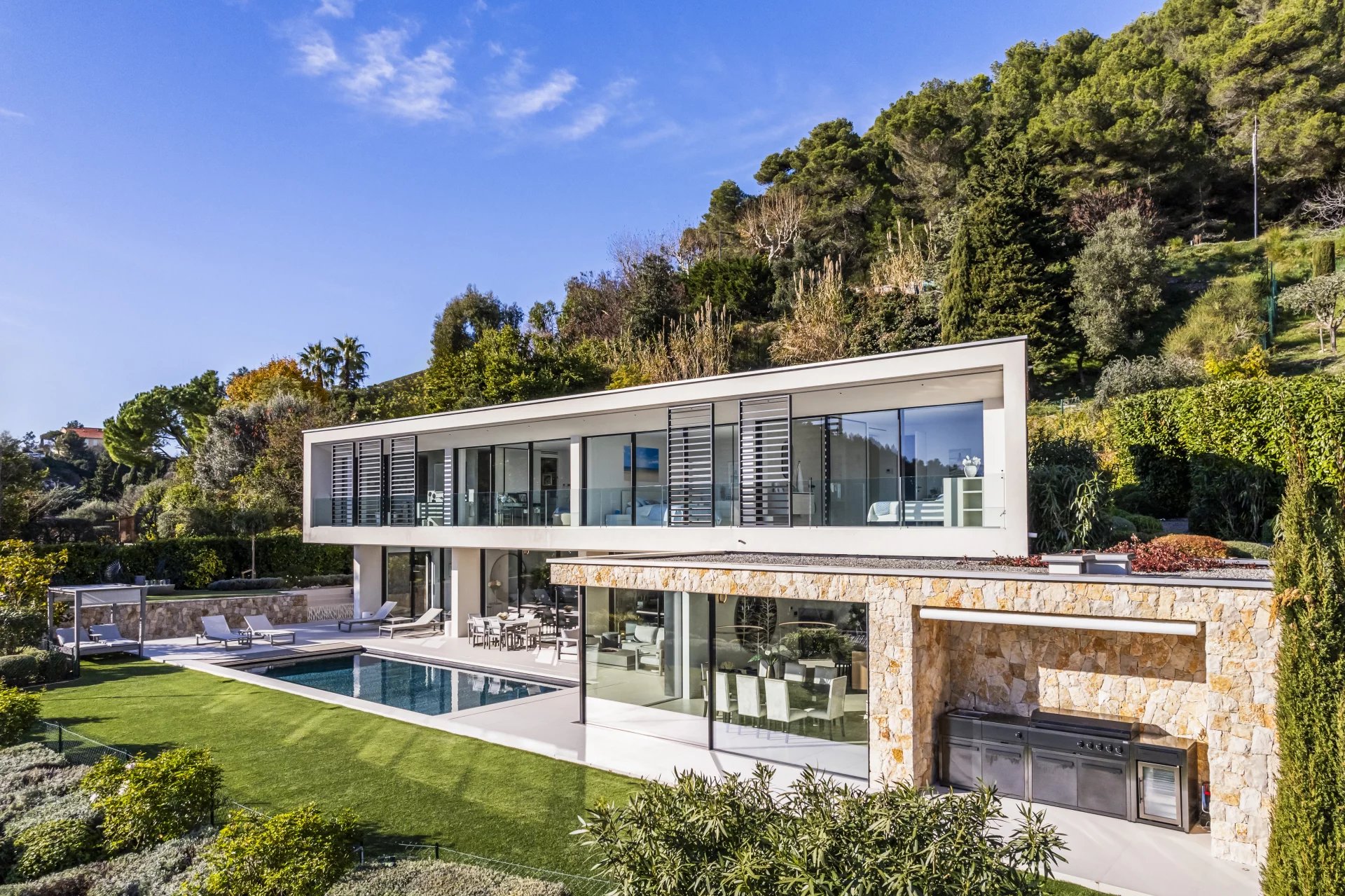 Qlistings - 5 Bedrooms - House - Alpes-Maritimes - For Sale - 10503 Property Image