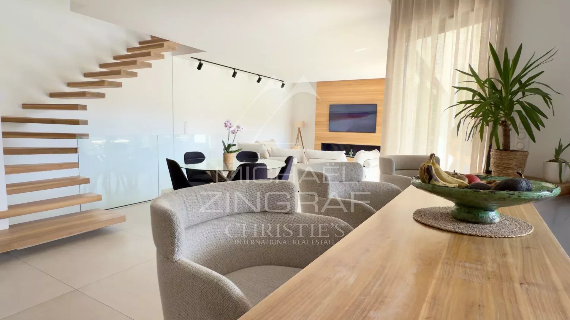 4 Bedroom Villa/Townhouse's Image 3