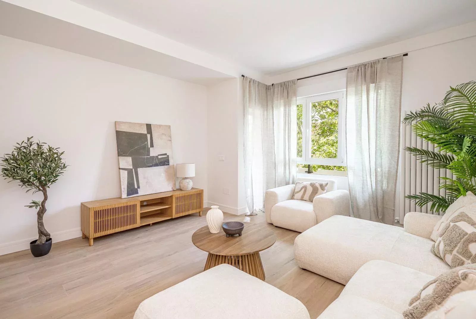 Elegant Apartment with Terrace in Prime Chamberí