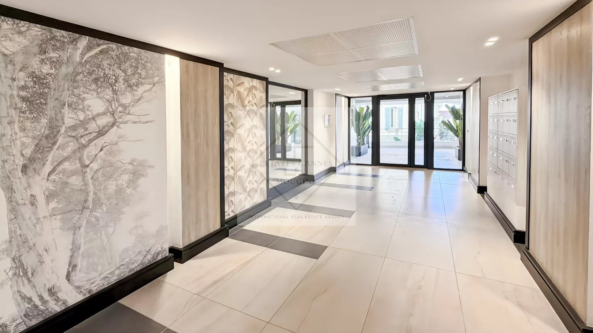 Bien rare — Appartement rénové proche du Palais des Festivals — photo 12