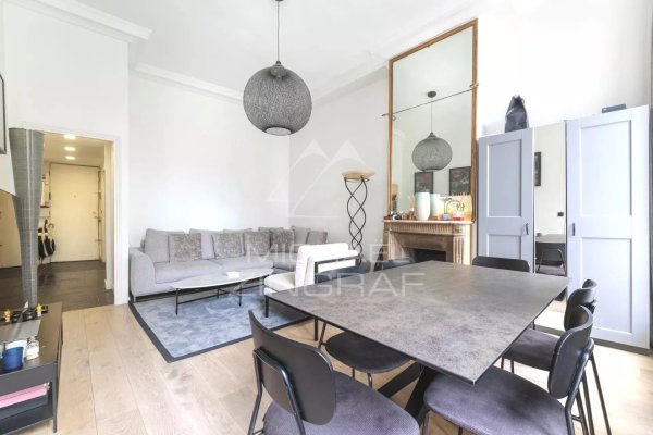 Elegant Haussmannian Family Apartment for Sale in Paris, France — photo 2
