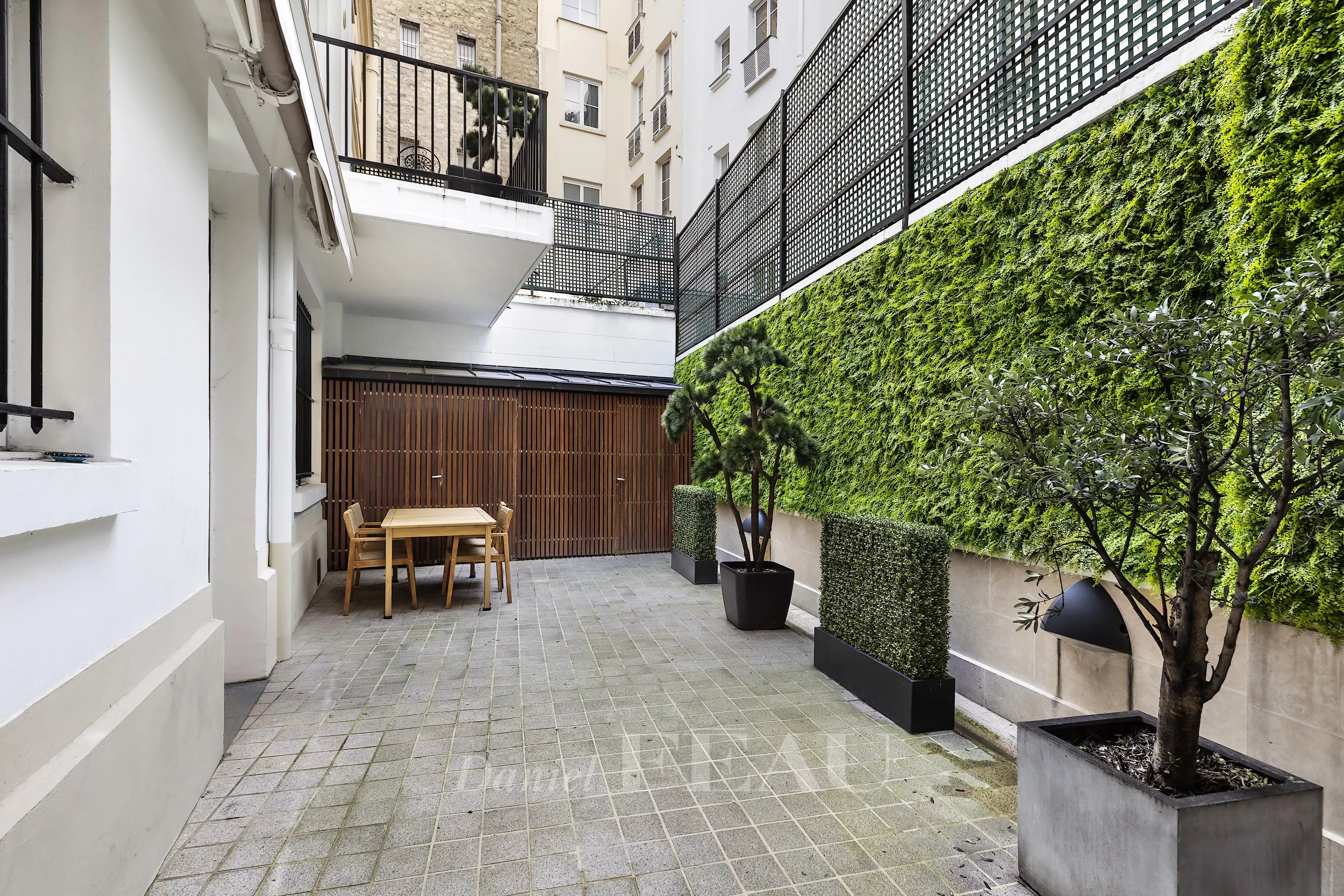 Sale Mansion Paris 8th