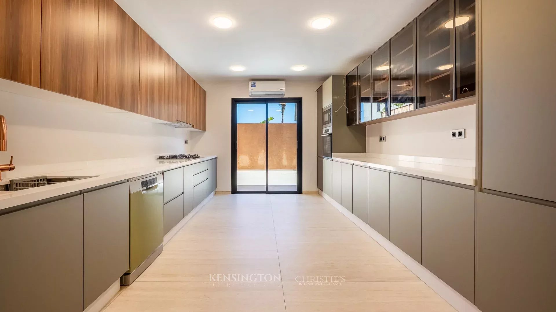 4 Bedroom Villa/Townhouse's Image 11