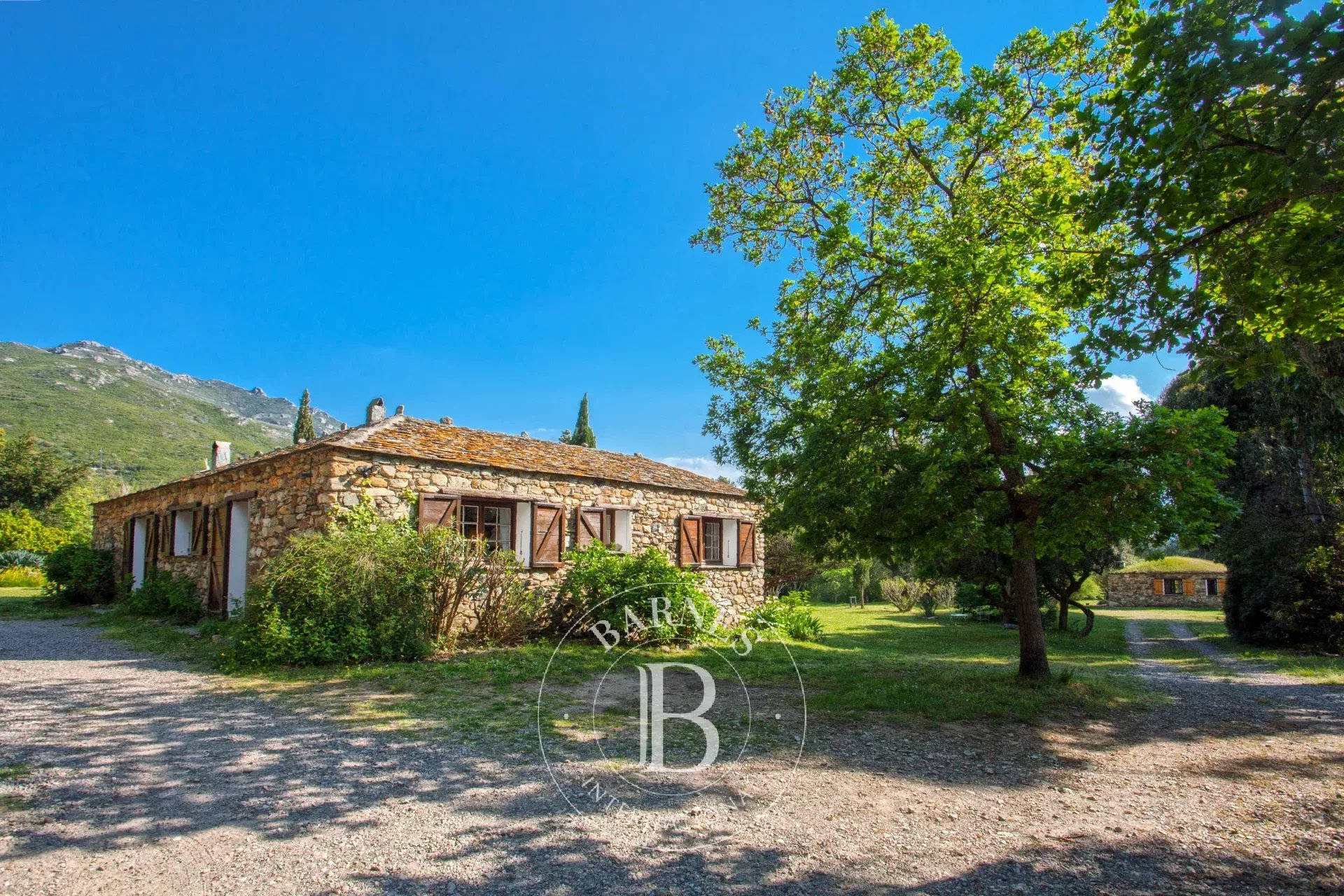 Saint Florent region, stone property with swimming pool - picture 8