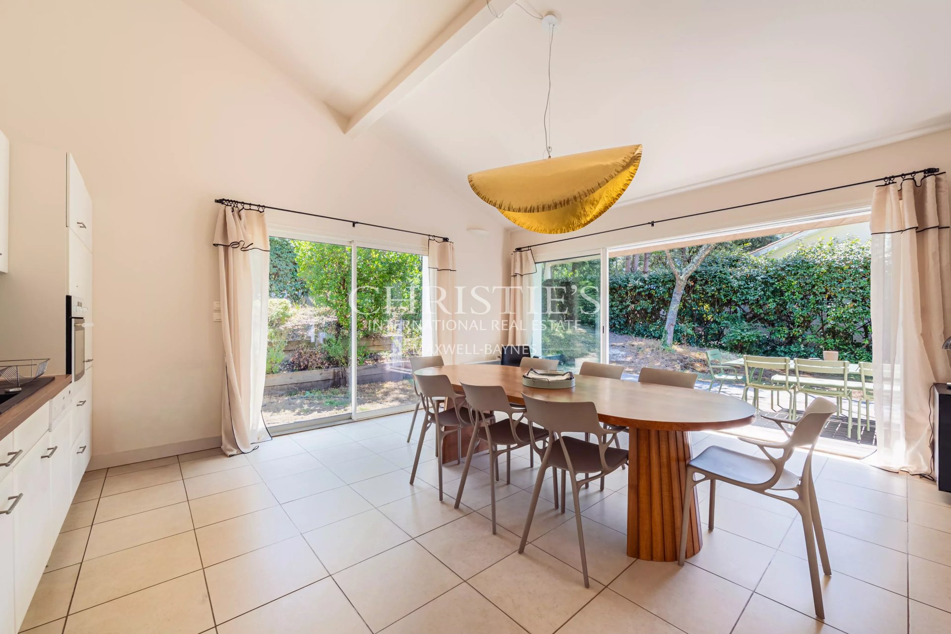 6 Bedroom Villa/Townhouse's Image 11
