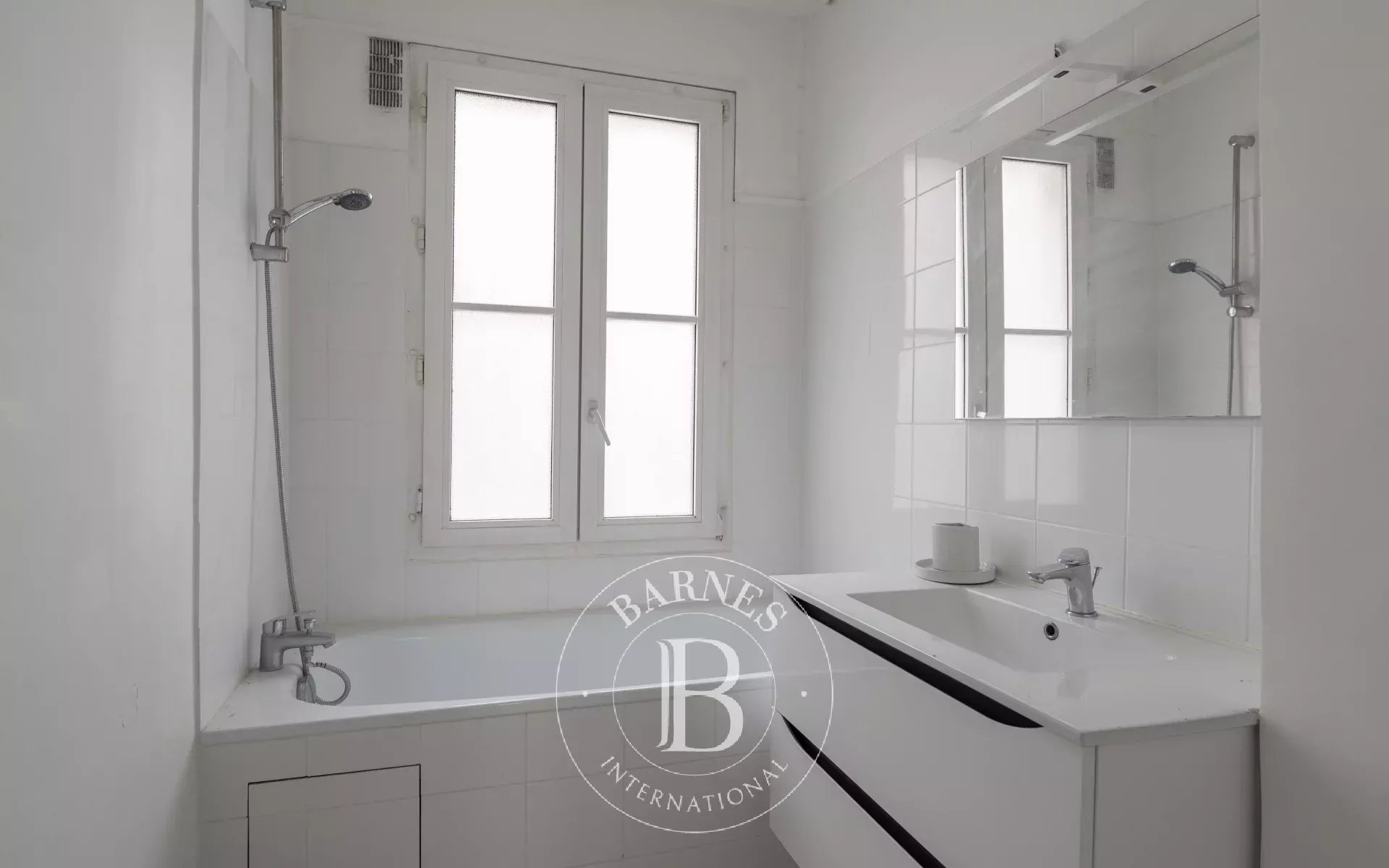 Daire Paris 18ème - picture 10