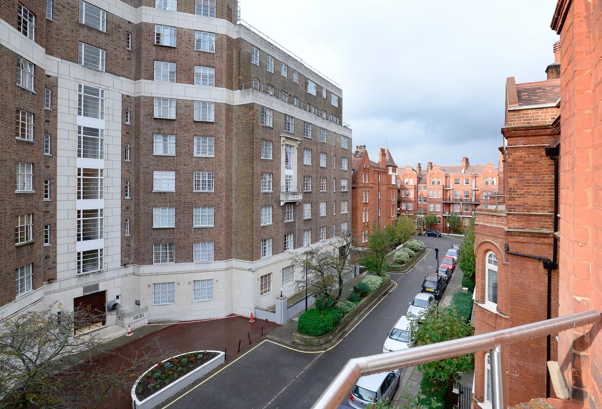 To Let | Hamlet Gardens | 3 bedrooms | 2 bathrooms | 951 sq ft | Ref: 6195610