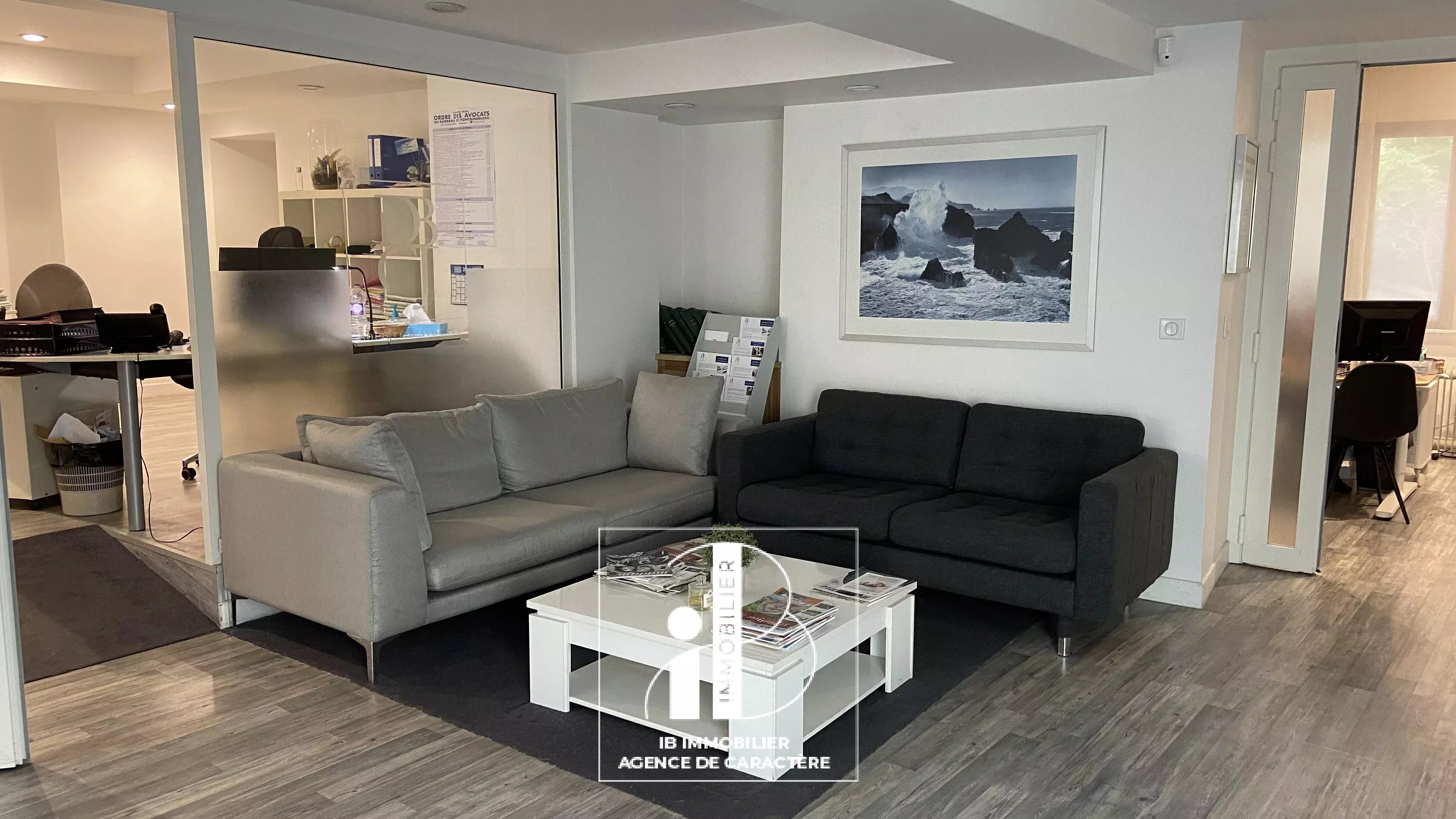 FONTAINEBLEAU EMPLACEMENT N°1 BUREAUX de 137 M²  avec SOUS-SOL AMENAGE de 50 M²