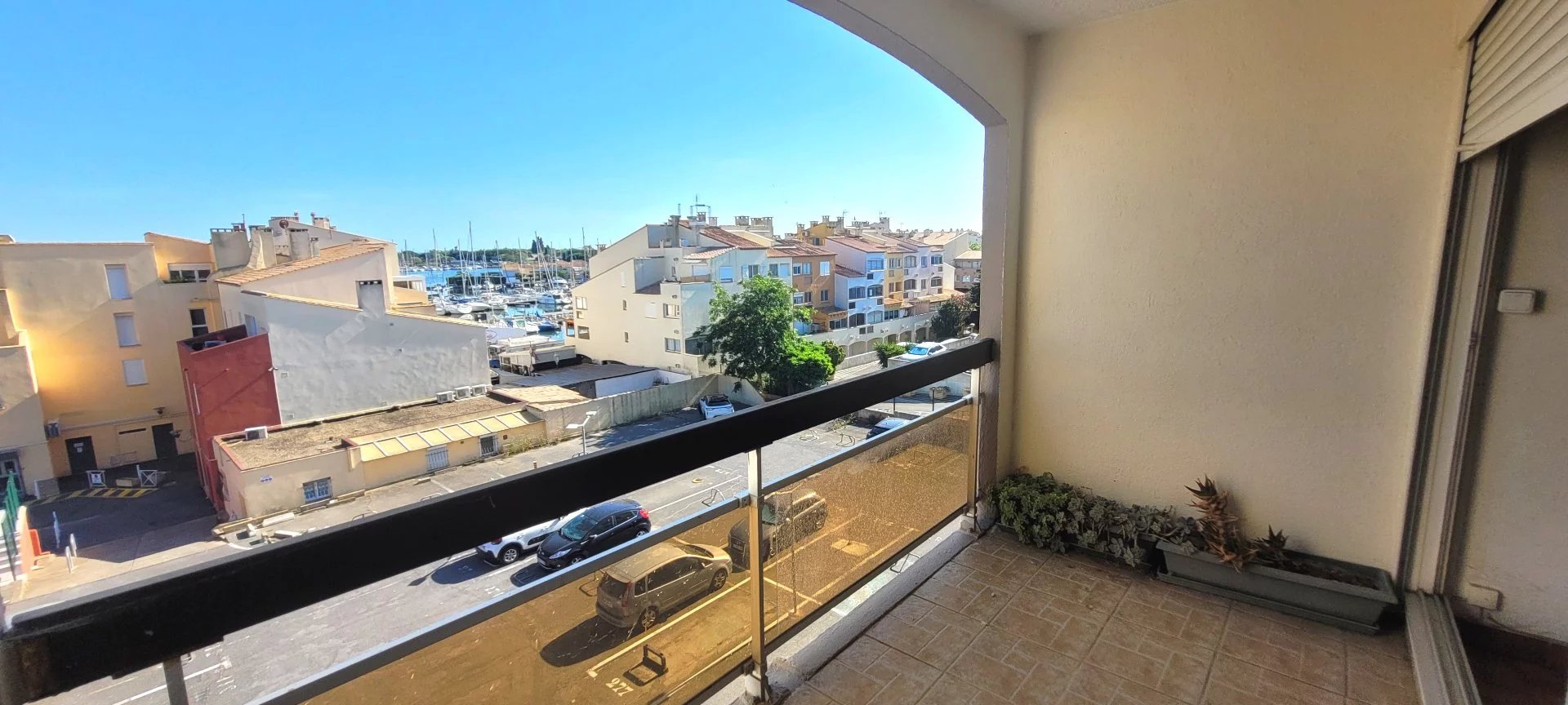 Cap d'Agde, Centre Port Spacieux T2 traversant avec grand garage