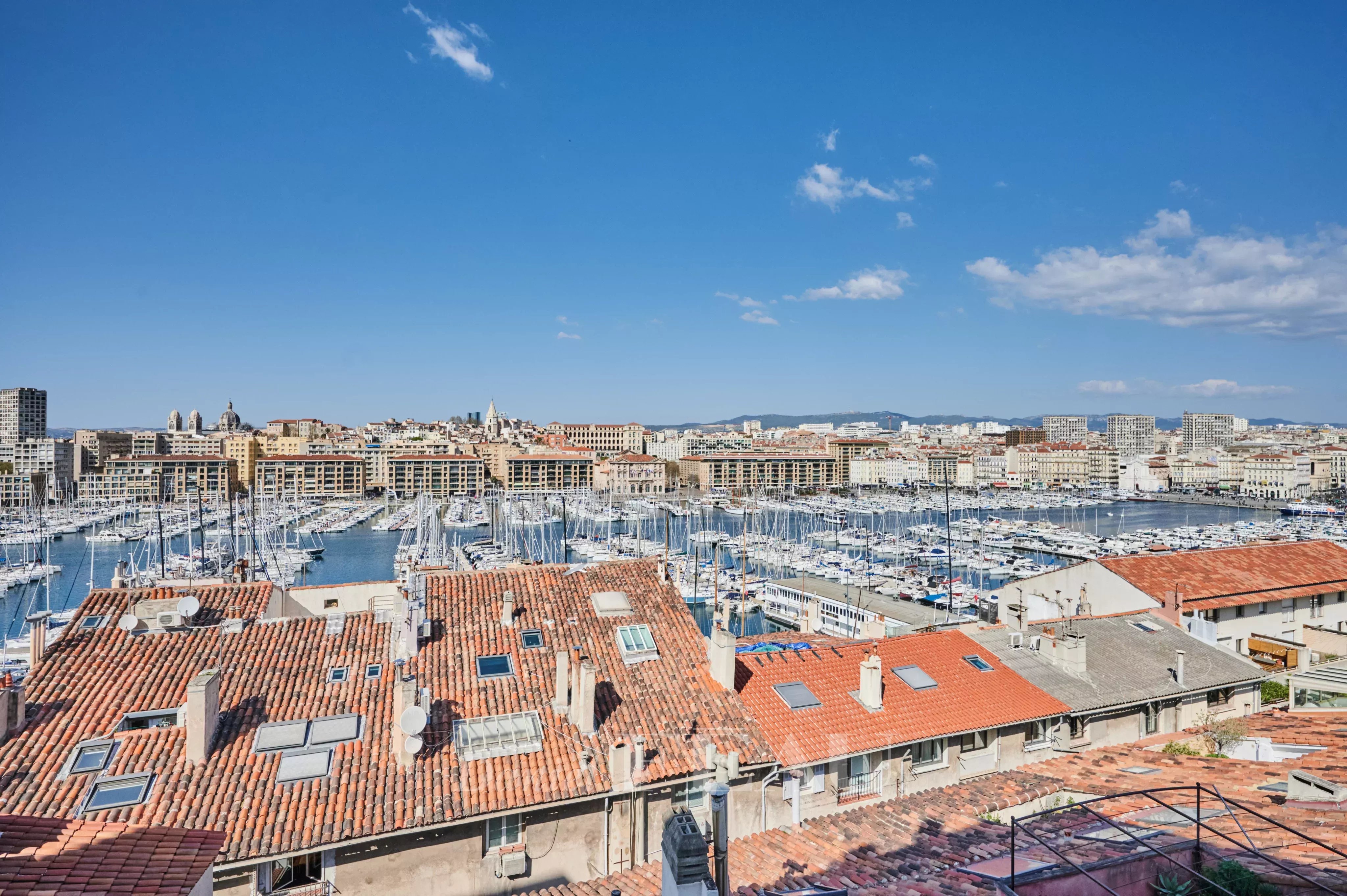 Marseille Vieux Port – A 3-bed apartment commanding open views