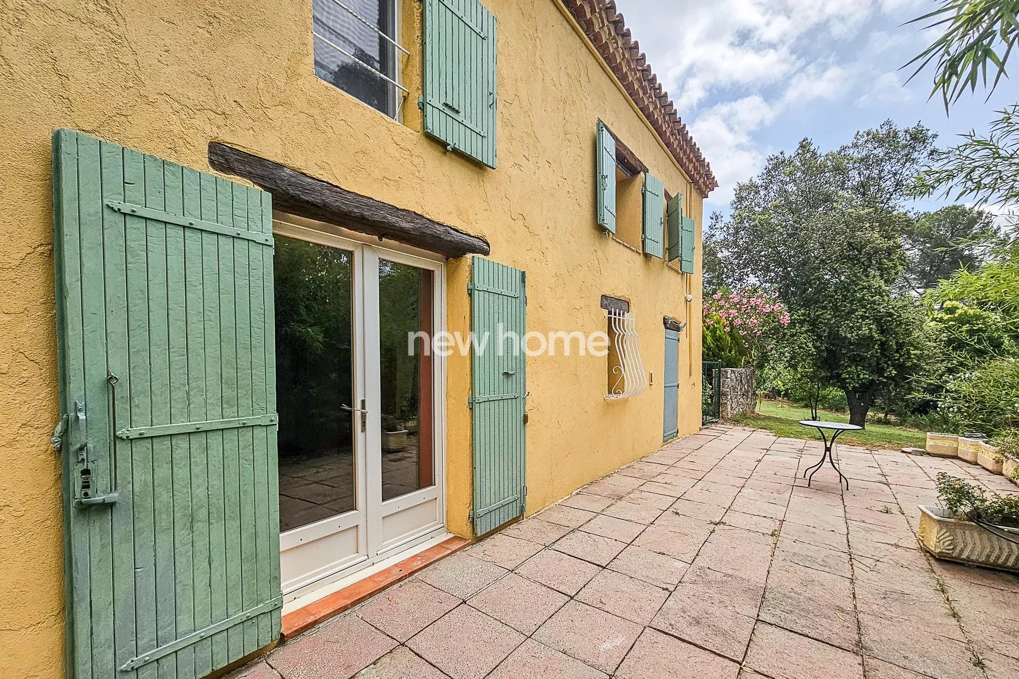 Charme authentique entre Lorgues et Draguignan : bastidon rénové avec jardin arboré et piscine