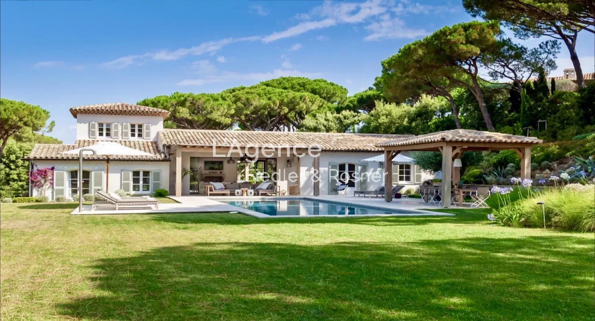 REF 110 : RENTAL - VILLA  - LES PARCS DE SAINT-TROPEZ