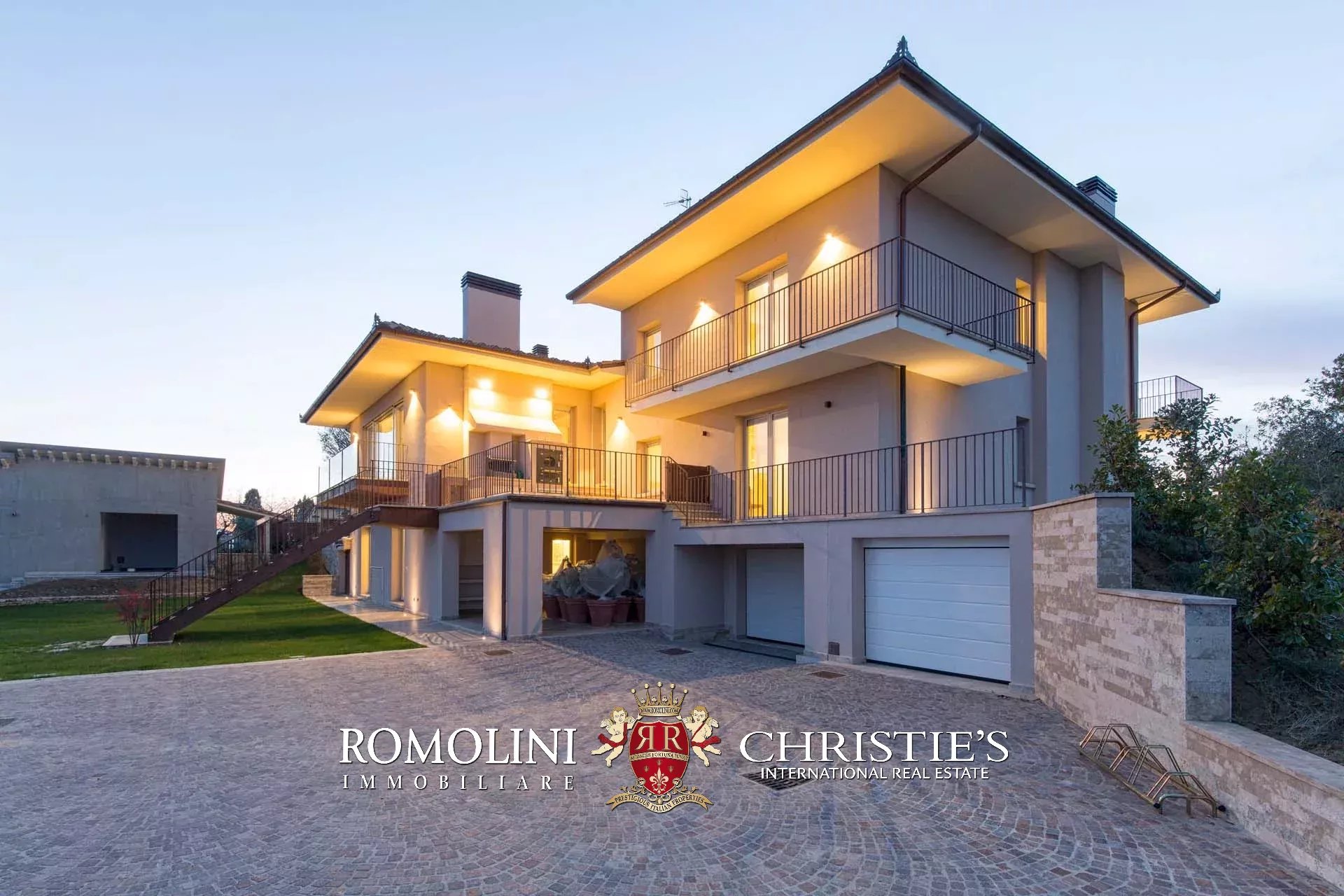 7 Bedroom Villa/Townhouse's Image 19