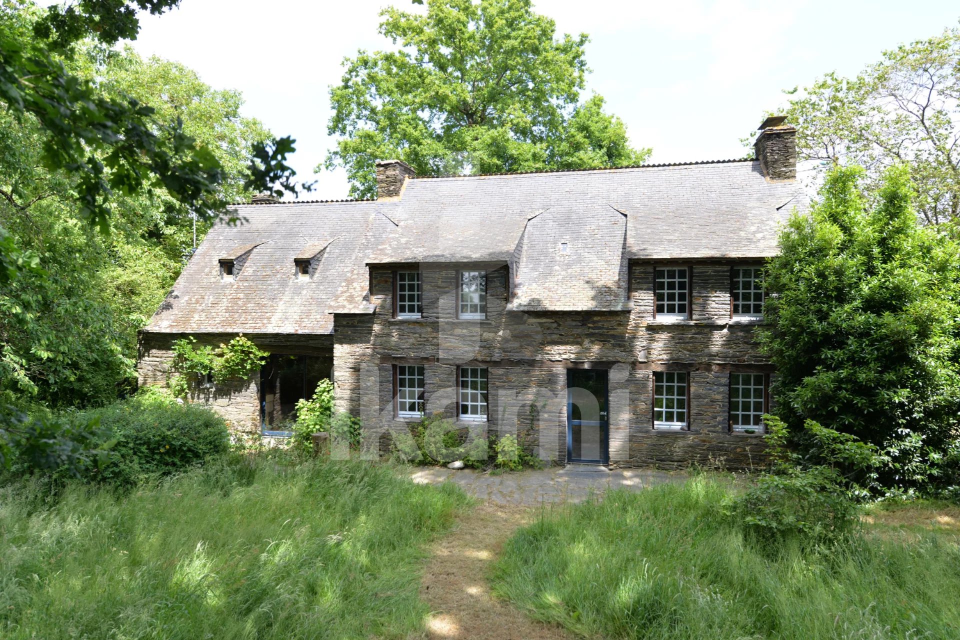 Authentique maison de caractère en pierre au coeur de la natu