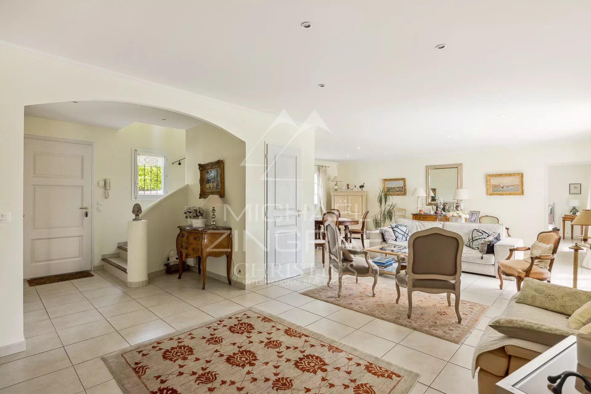 4 Bedroom Villa/Townhouse's Image 3