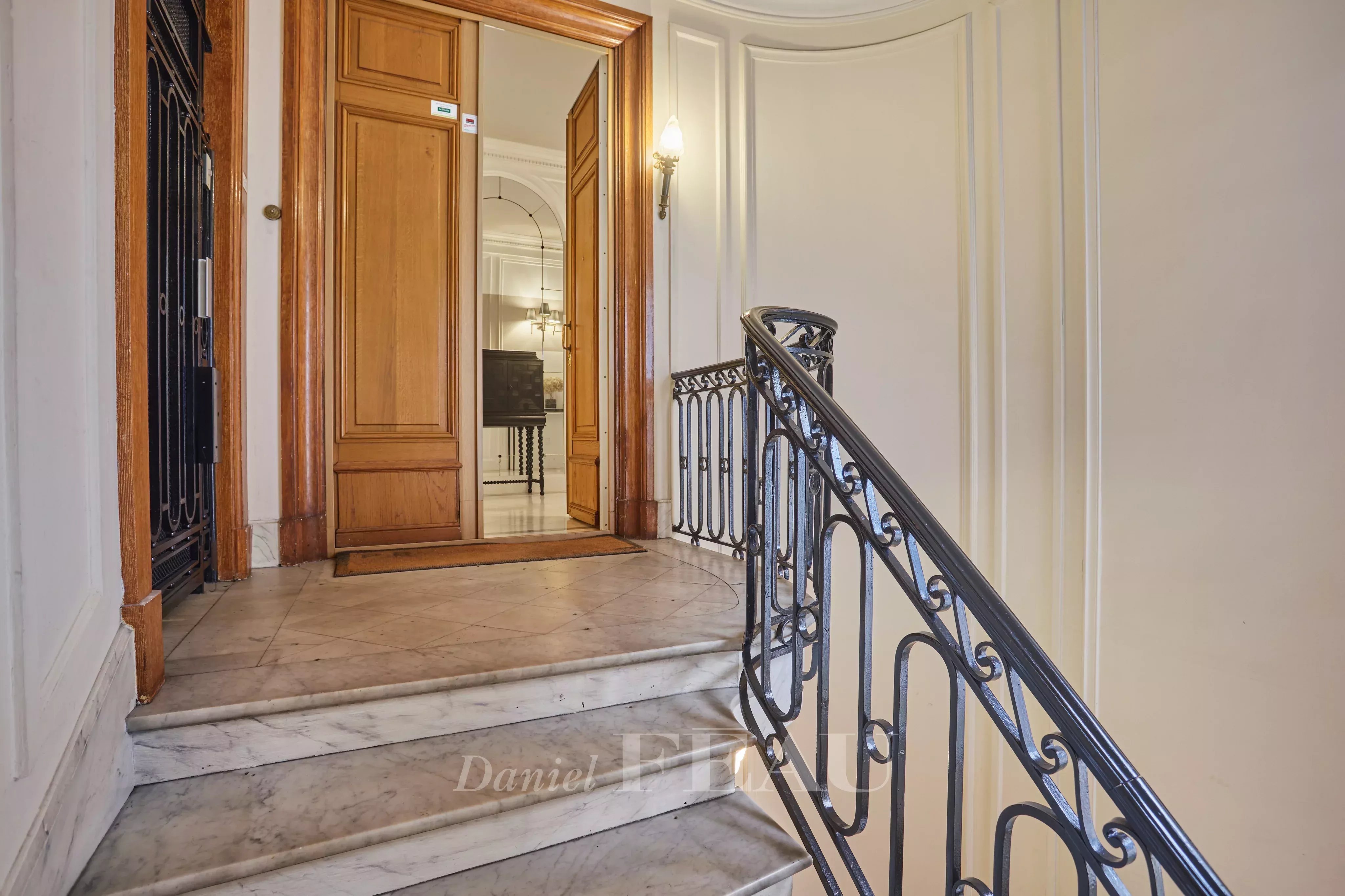 Sale Apartment Paris 16th
