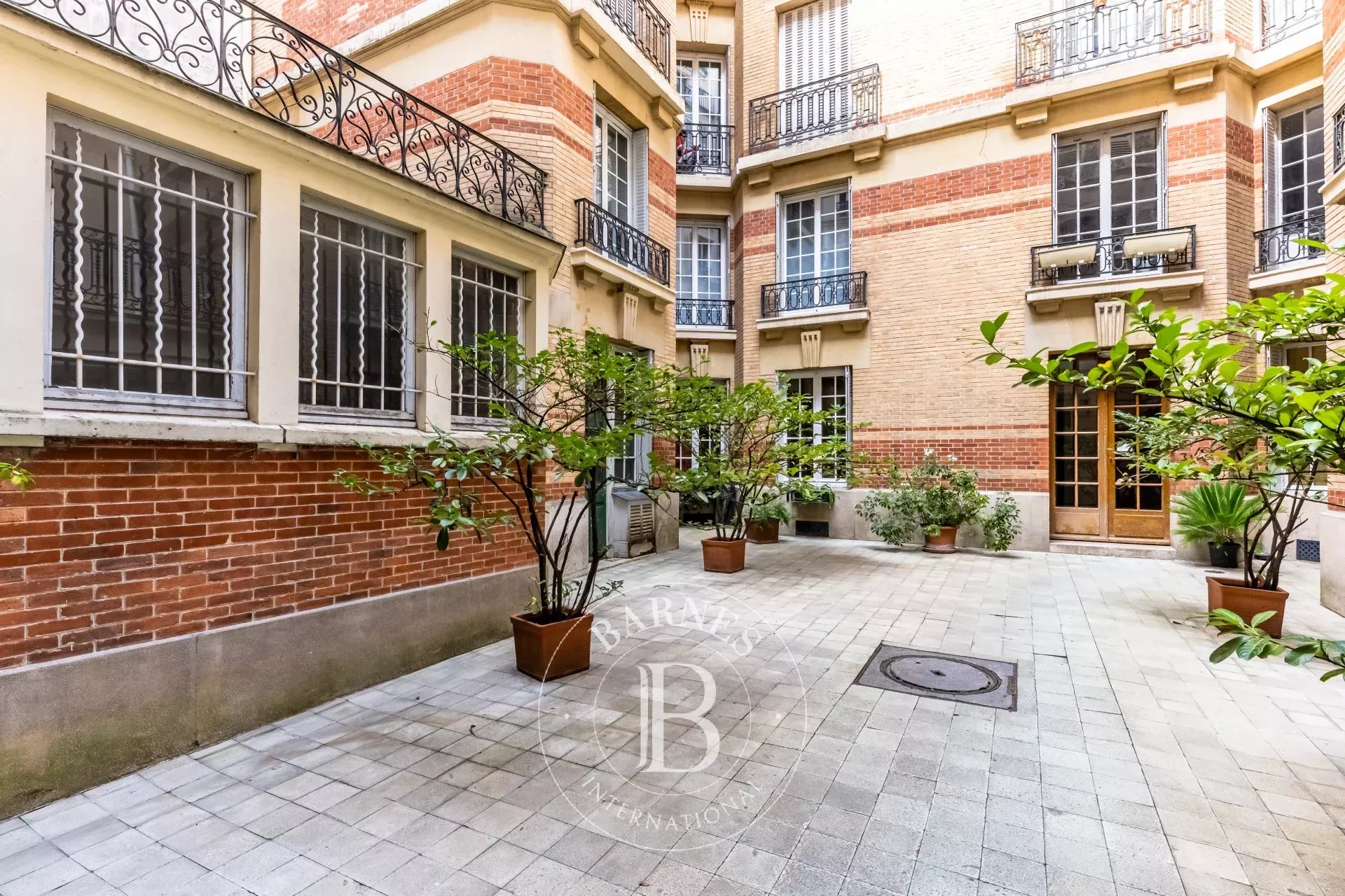 Daire Paris 8ème - picture 17