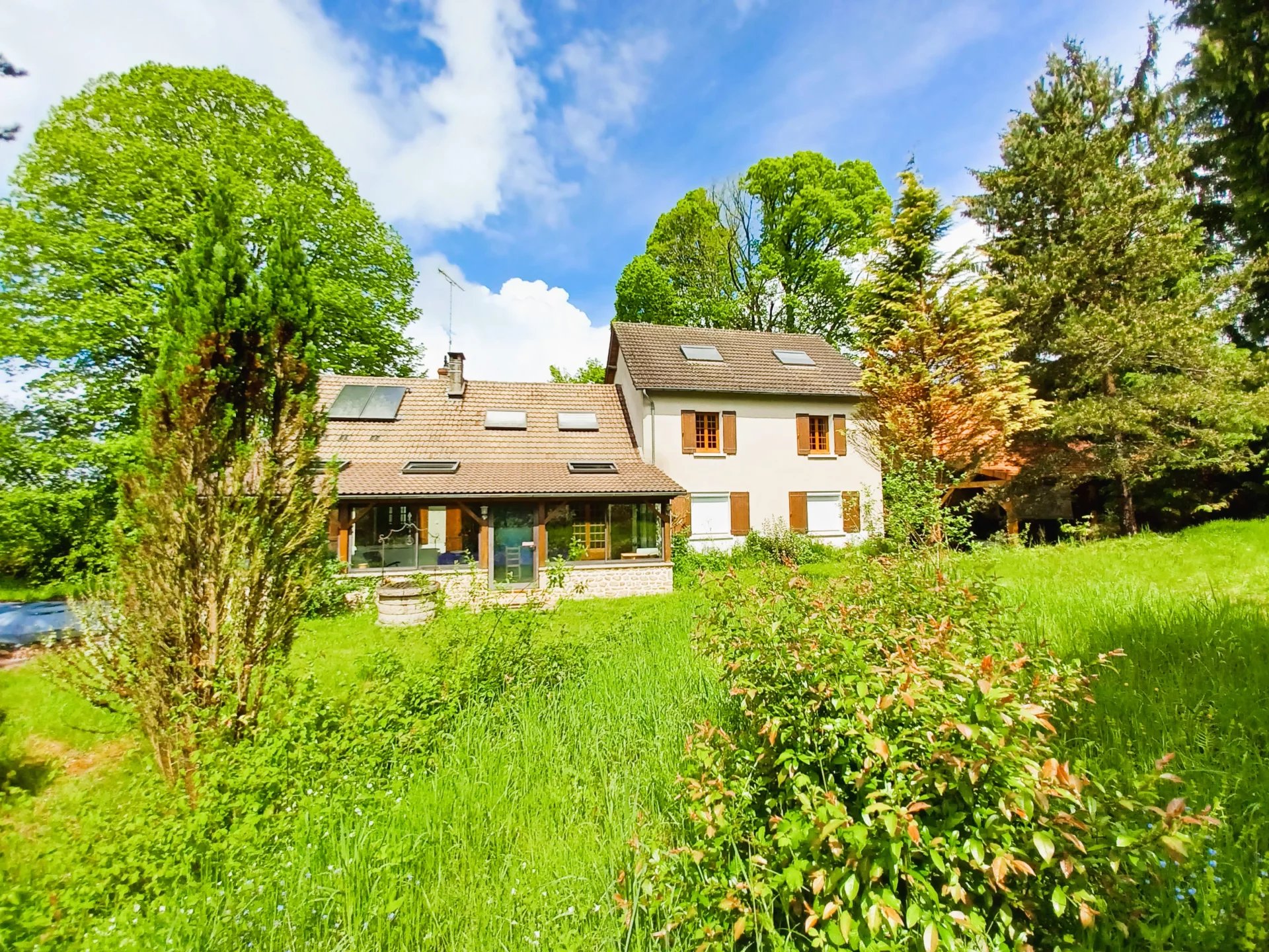 A vendre dans la Creuse une maison au calme avec piscine.