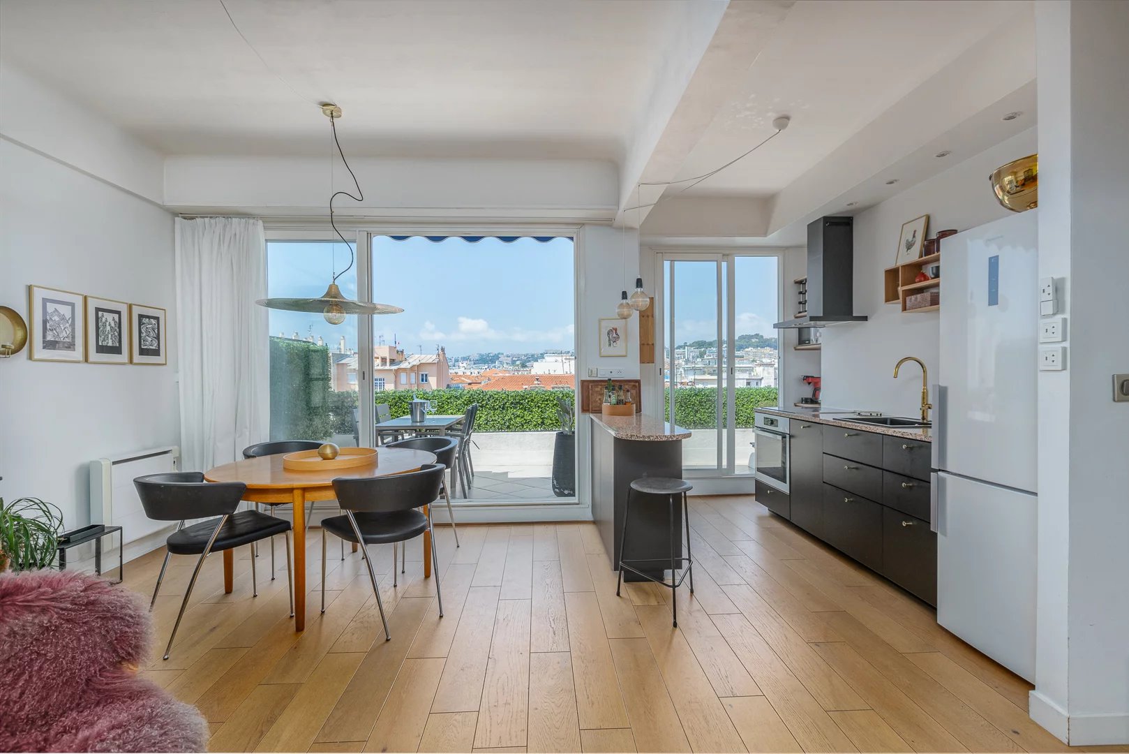 2 pièces en dernier étage avec terrasse - Carré d'Or