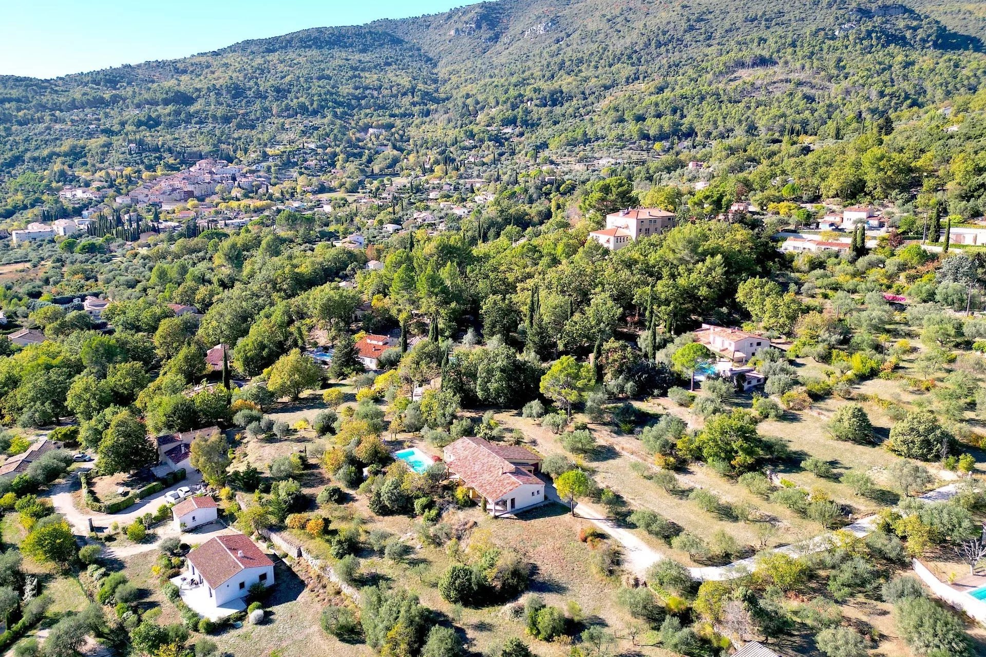 Single-storey villa on top location - SEILLANS