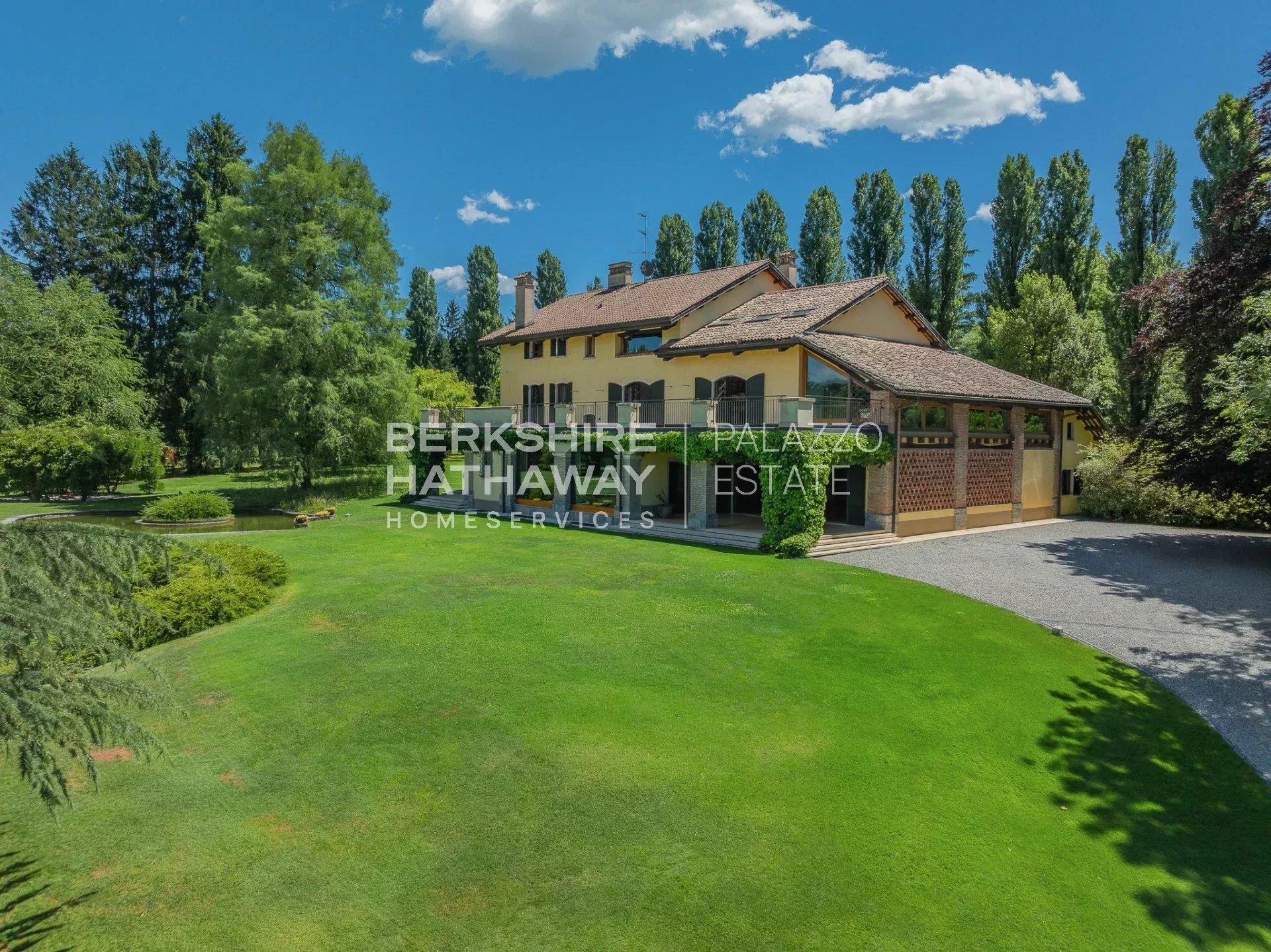 Raffinata Villa Storica Restaurata con Vista sulle Prealpi, a pochi minuti da Varese